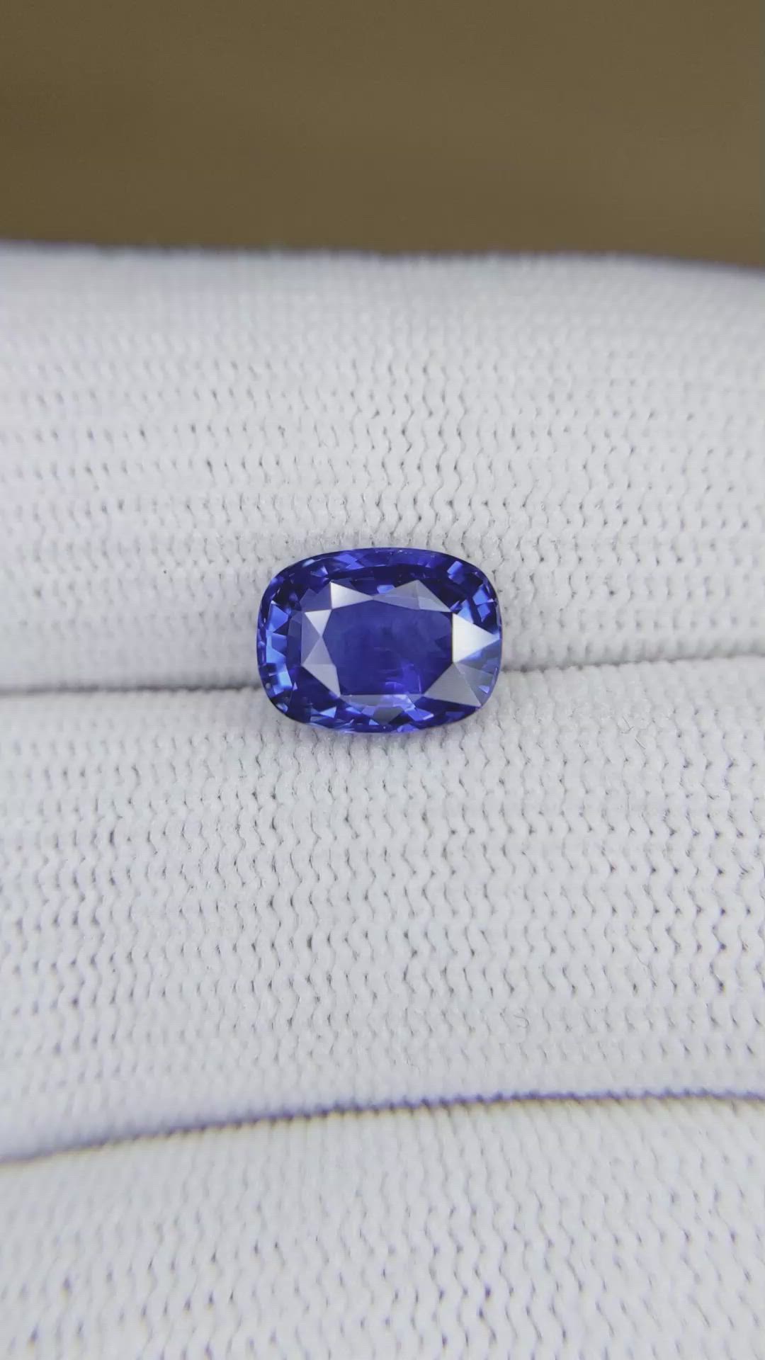 2.75 Ct. Blue Sapphire from Ceylon (Sri Lanka) Size Video