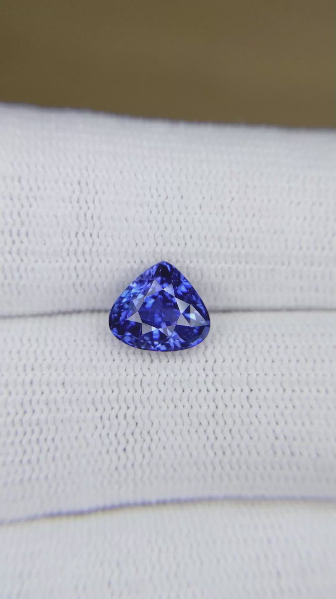 2.83 Ct. Blue Sapphire from Ceylon (Sri Lanka) Size Video