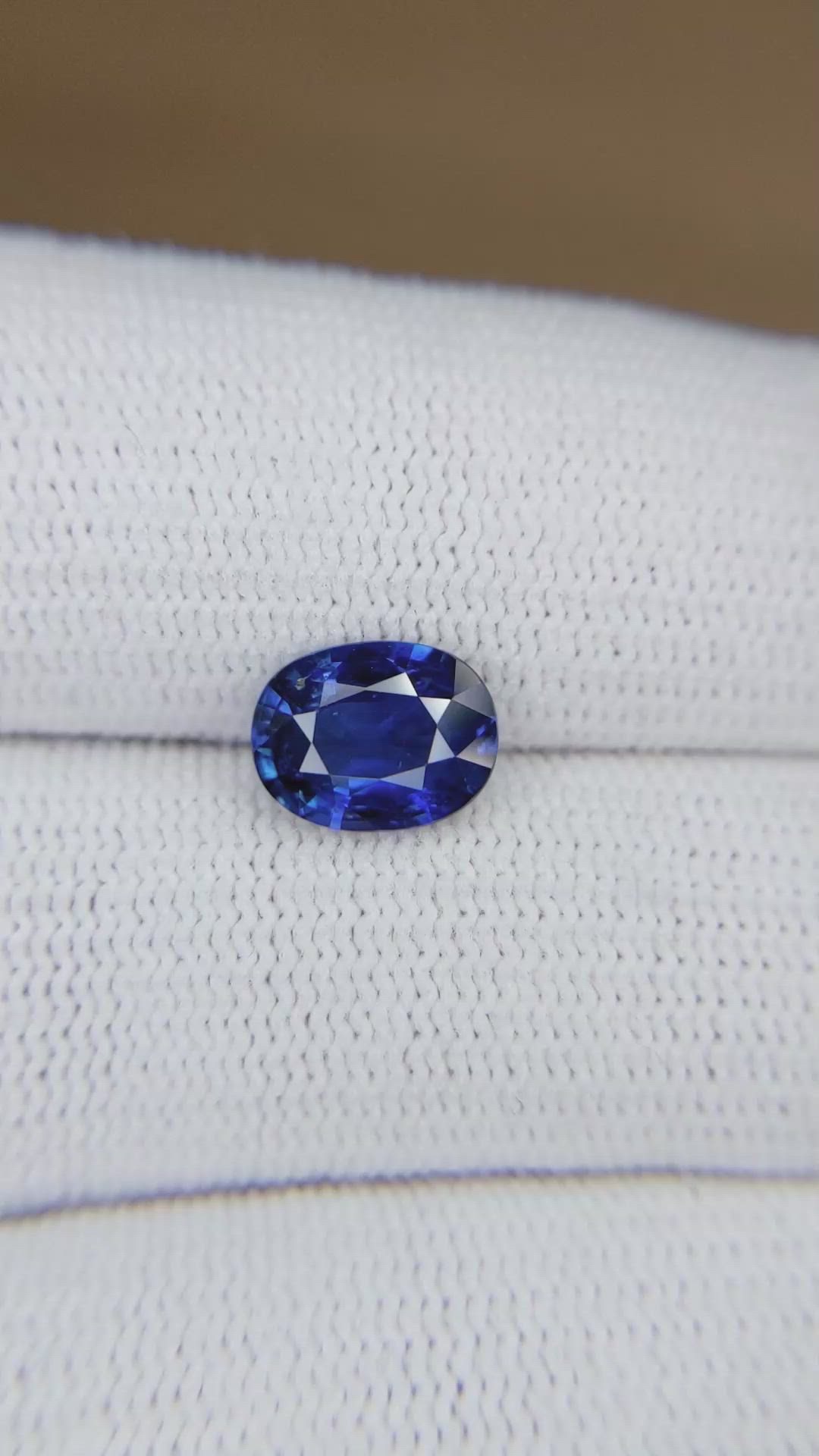 2.14 Ct. Blue Sapphire from Ceylon (Sri Lanka) Size Video