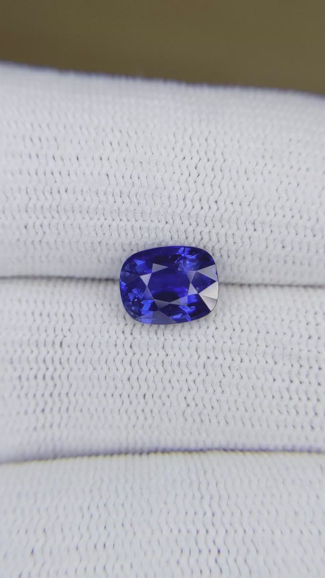 2.56 Ct. Blue Sapphire from Ceylon (Sri Lanka) Size Video
