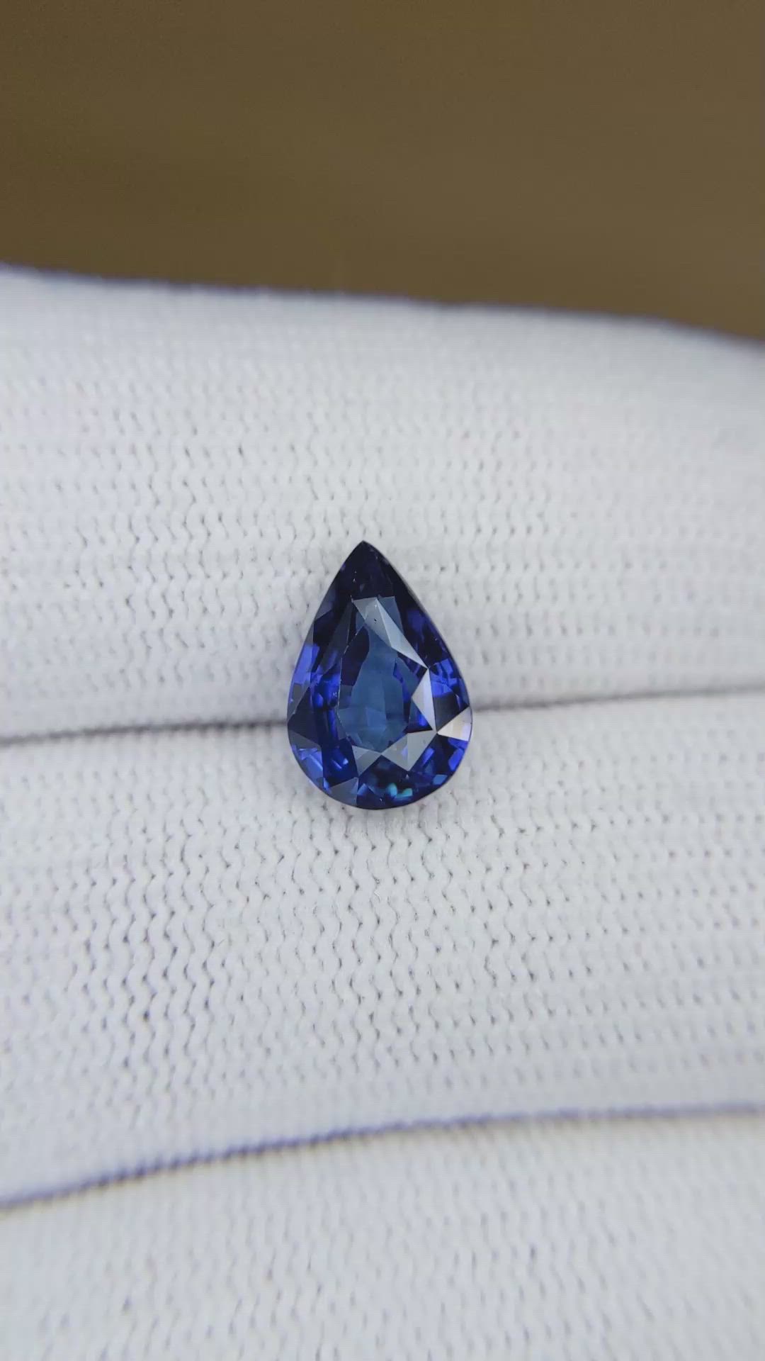 2.78 Ct. Blue Sapphire from Ceylon (Sri Lanka) Size Video