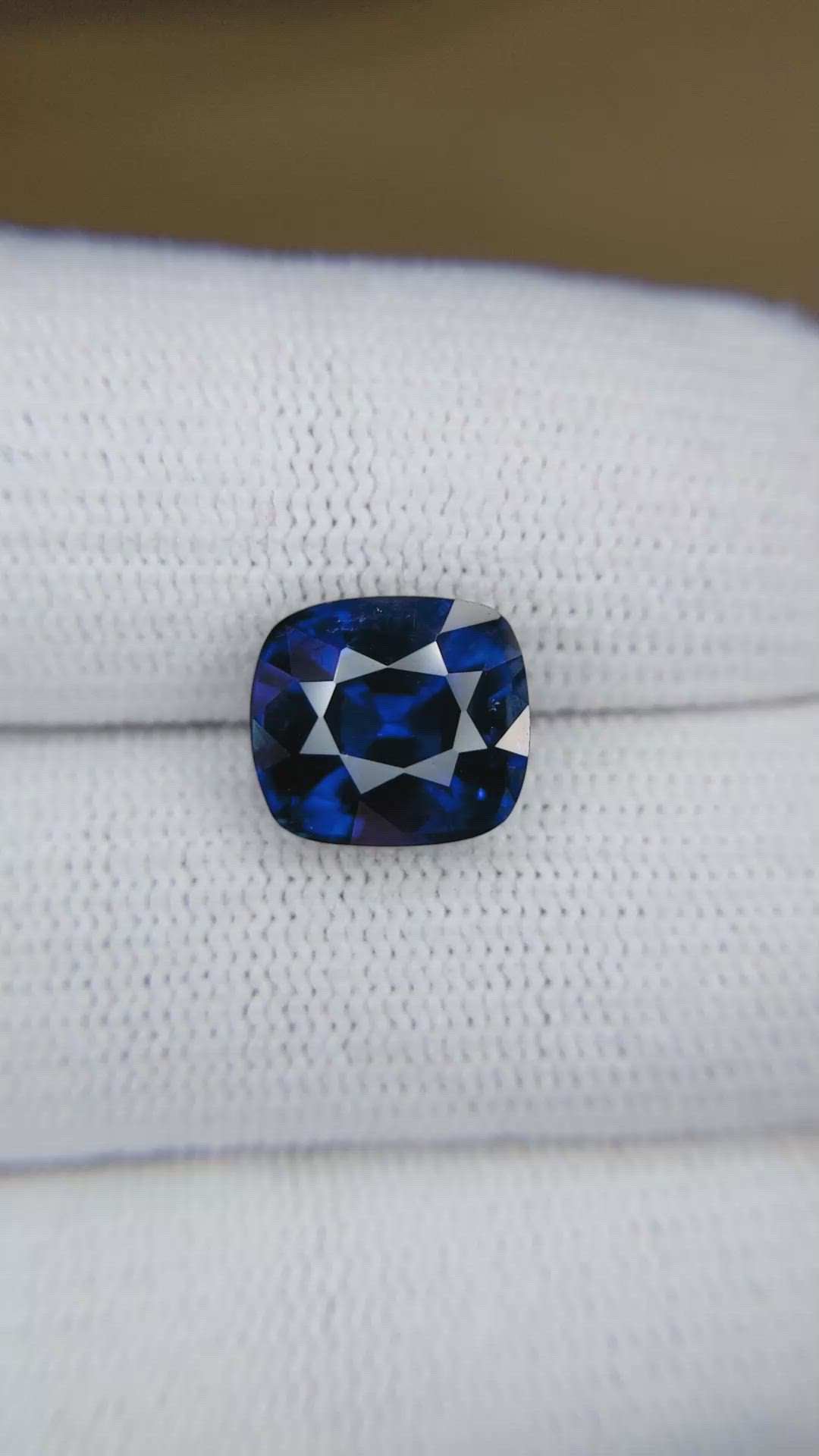 5.73 Ct. Blue Sapphire from Ceylon (Sri Lanka) Size Video