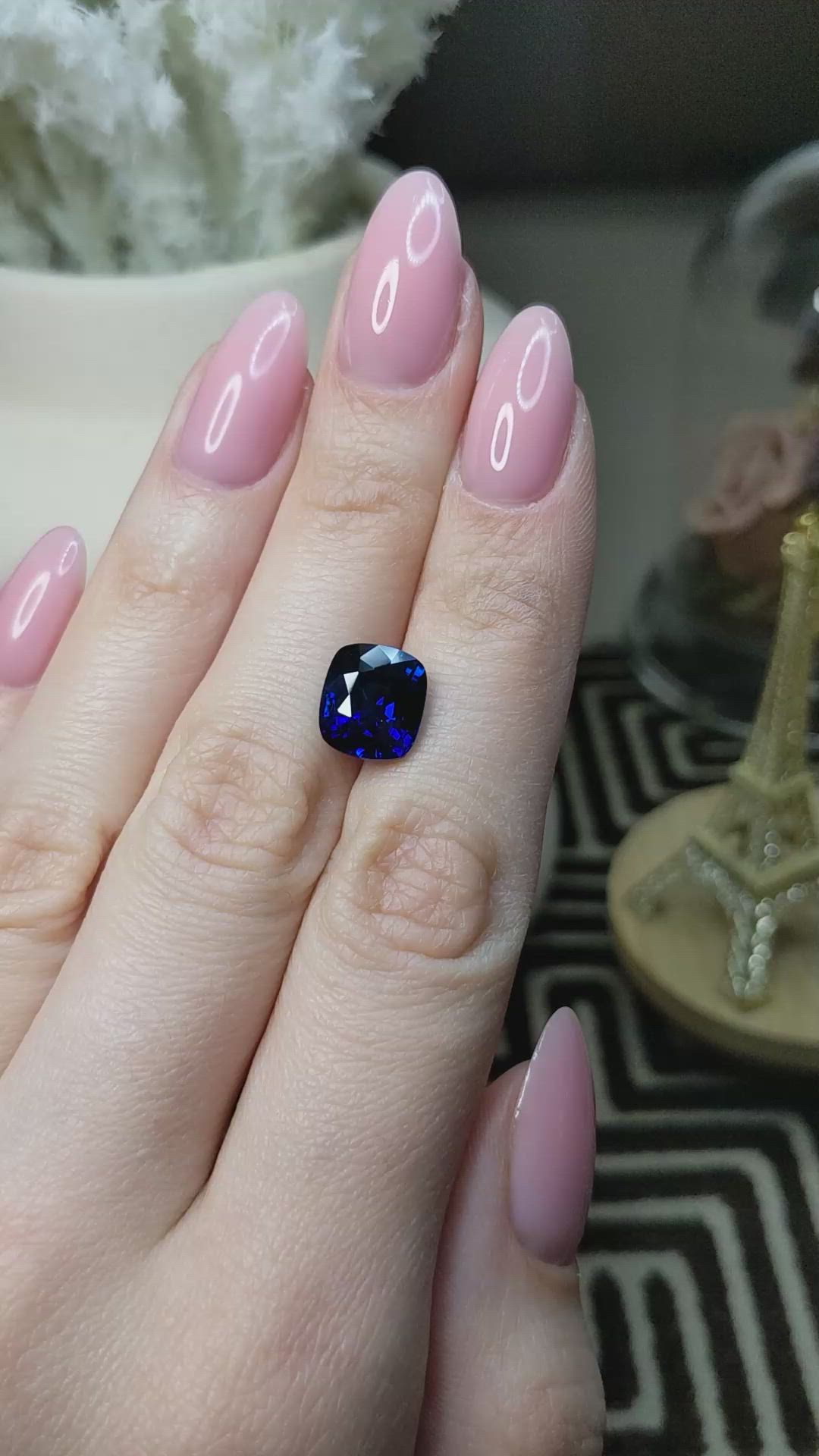 5.73 Ct. Blue Sapphire from Ceylon (Sri Lanka) Size Video