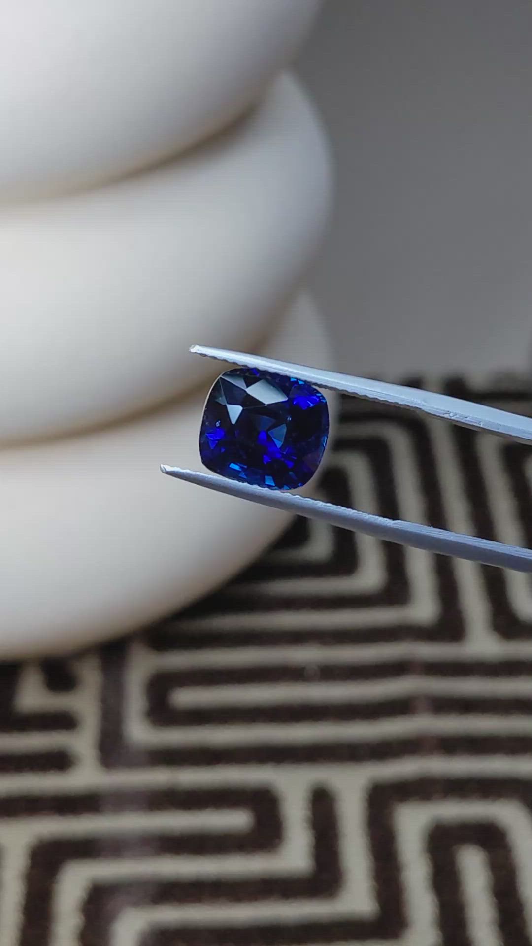 5.73 Ct. Blue Sapphire from Ceylon (Sri Lanka) Size Video