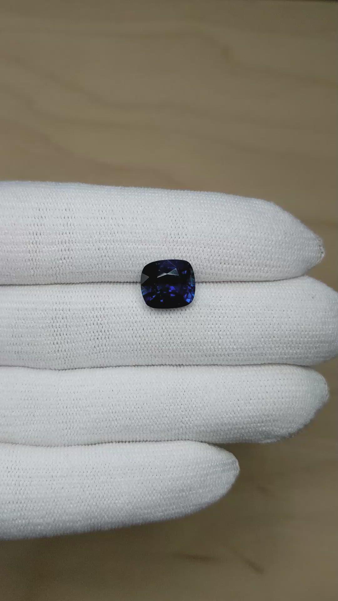 5.73 Ct. Blue Sapphire from Ceylon (Sri Lanka) Size Video