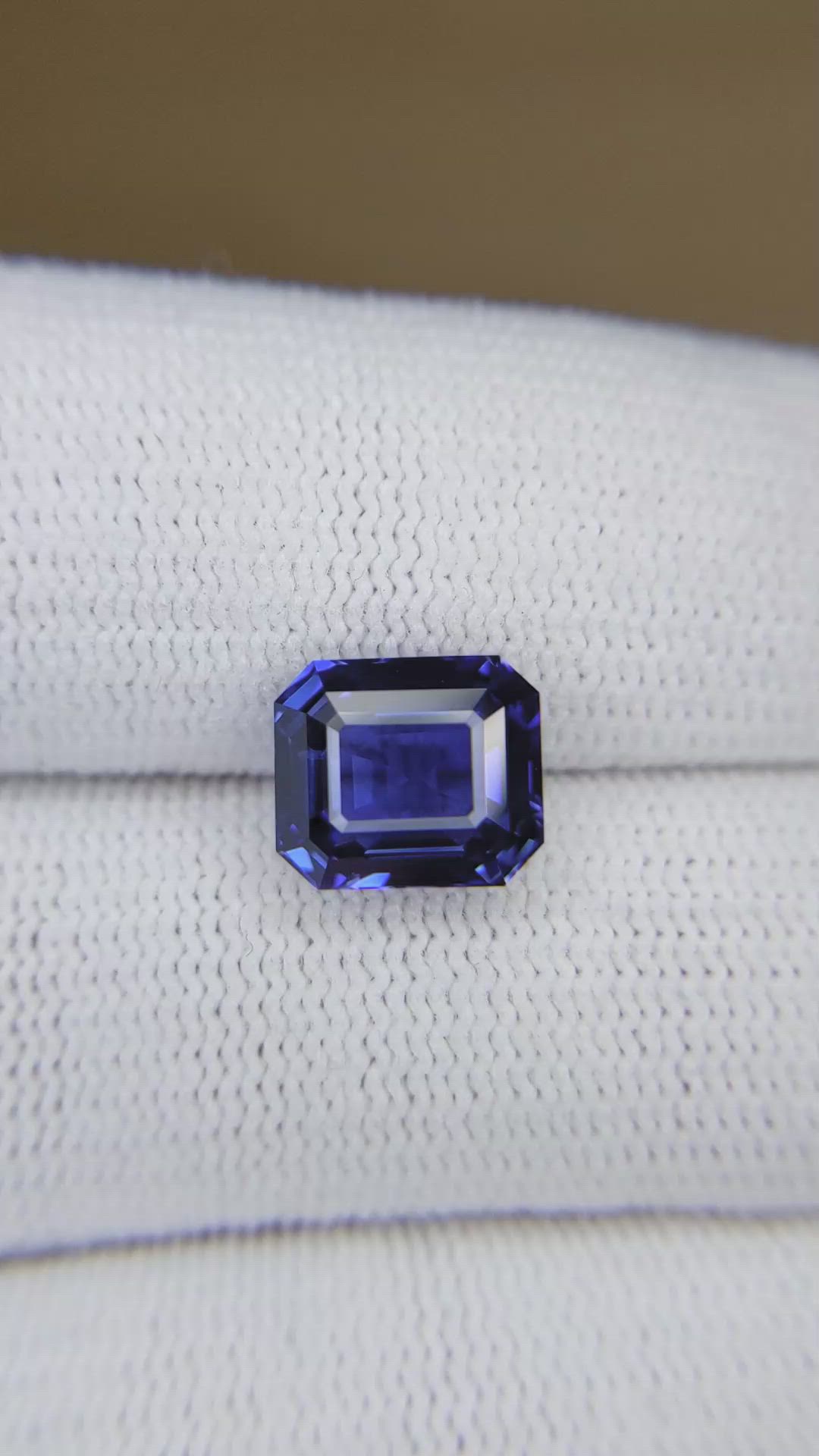 4.69 Ct. Purplish Blue Sapphire from Ceylon (Sri Lanka) Size Video