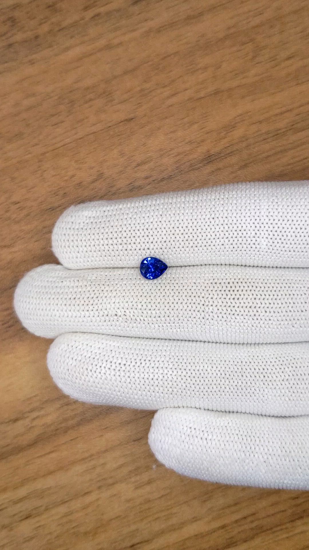 1.03 Ct. Blue Sapphire from Ceylon (Sri Lanka) Size Video