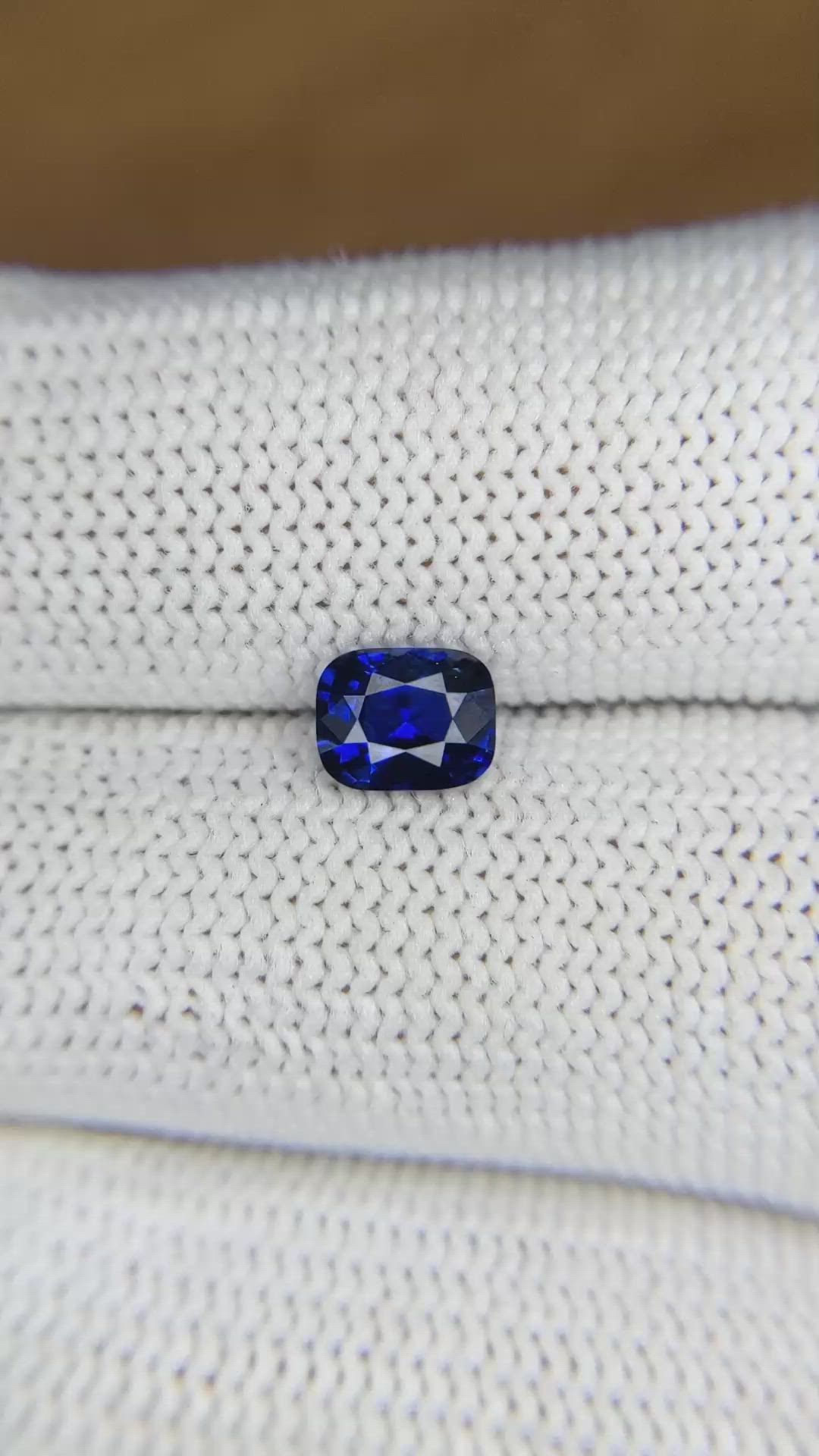 1.05 Ct. Blue Sapphire from Ceylon (Sri Lanka) Size Video