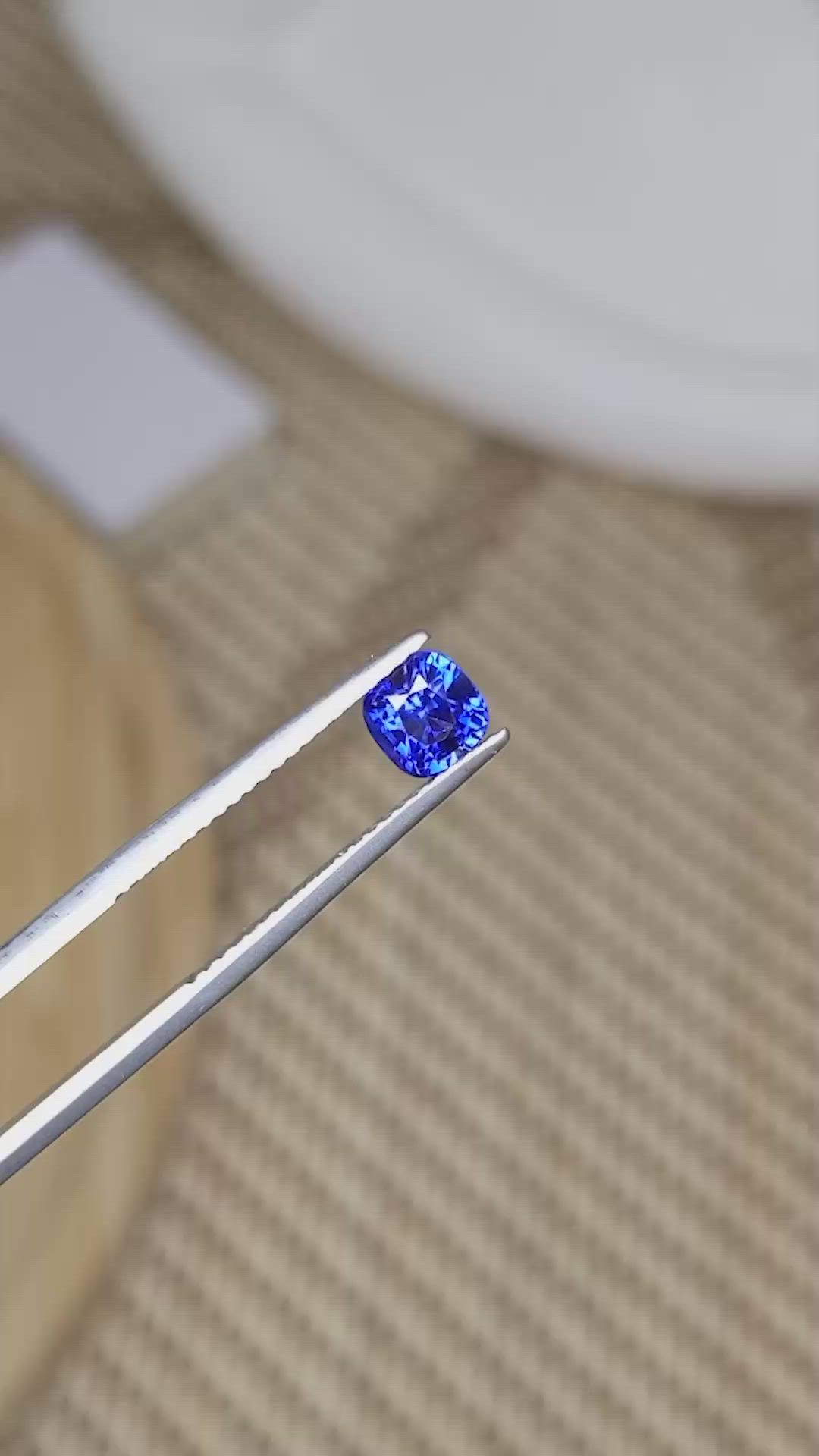 1.03 Ct. Blue Sapphire from Ceylon (Sri Lanka) Size Video