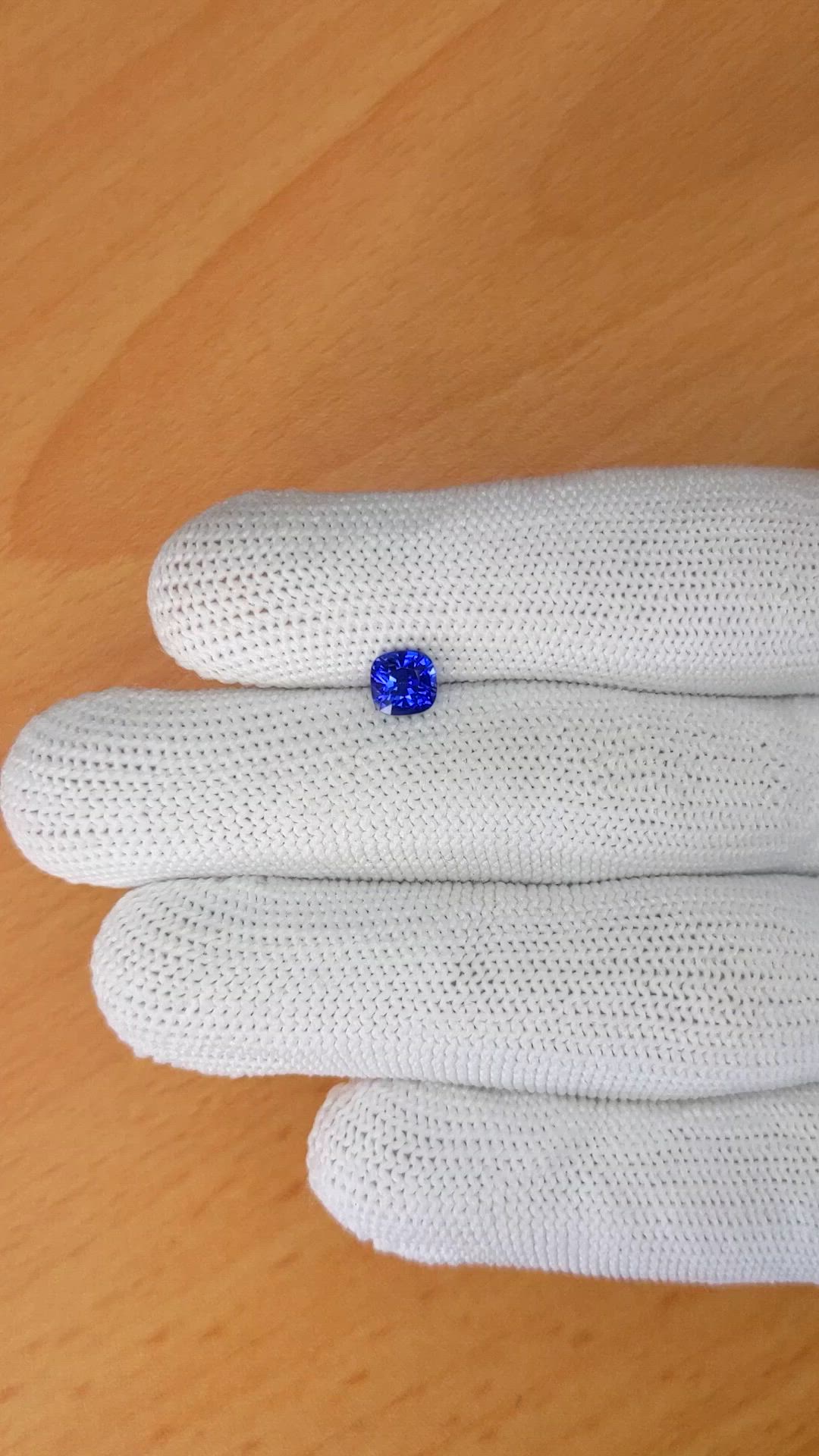 1.03 Ct. Blue Sapphire from Ceylon (Sri Lanka) Size Video