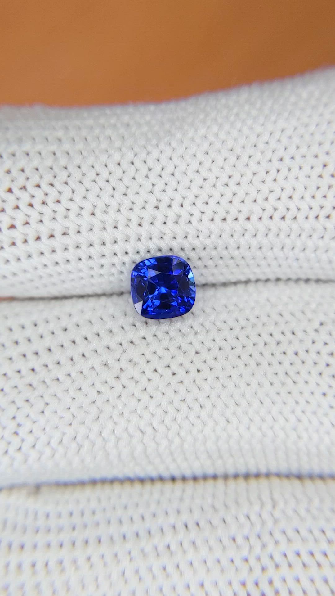1.03 Ct. Blue Sapphire from Ceylon (Sri Lanka) Size Video