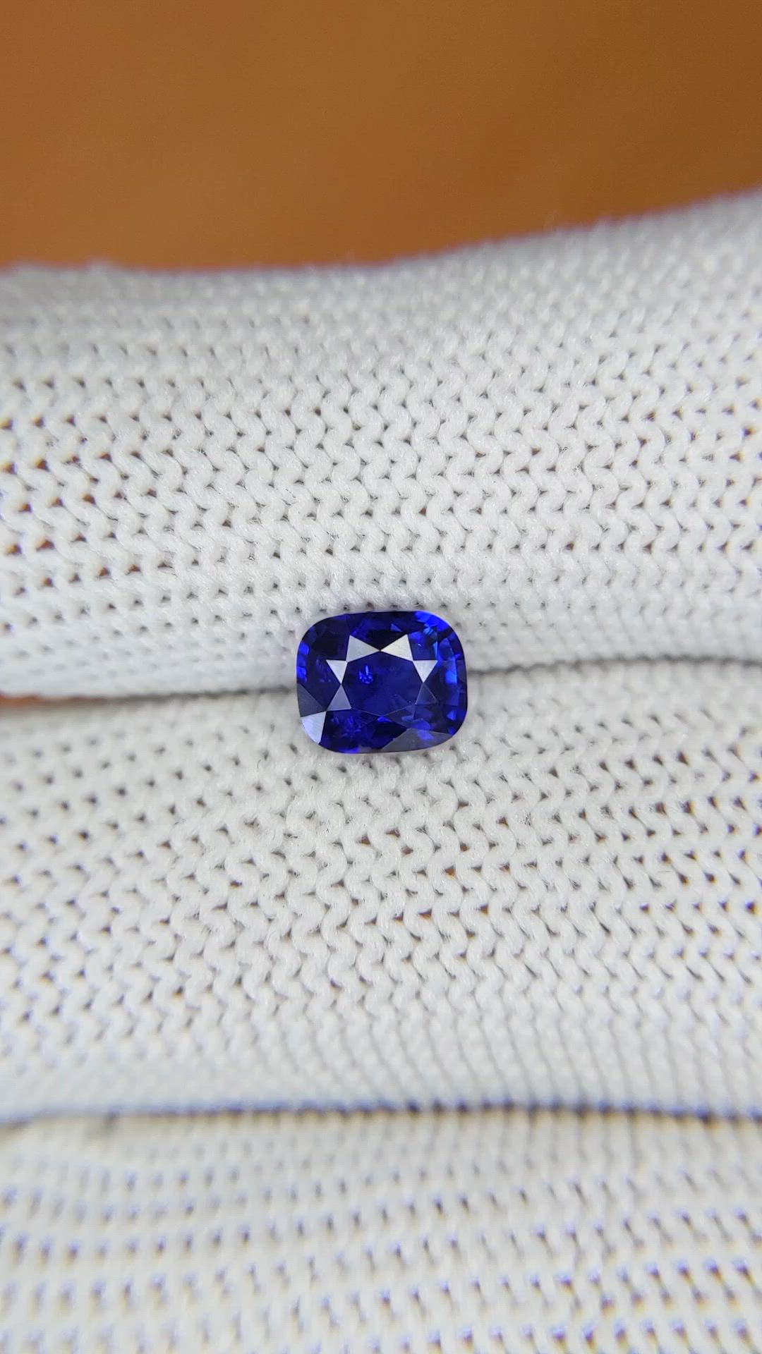 1.05 Ct. Blue Sapphire from Ceylon (Sri Lanka) Size Video