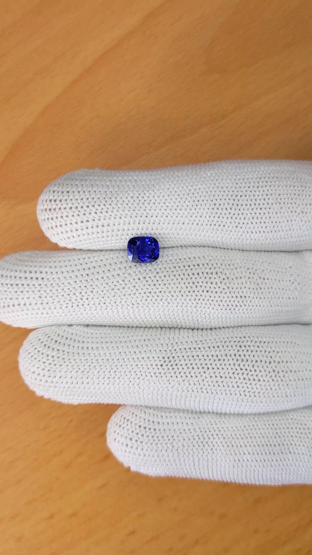 1.05 Ct. Blue Sapphire from Ceylon (Sri Lanka) Size Video