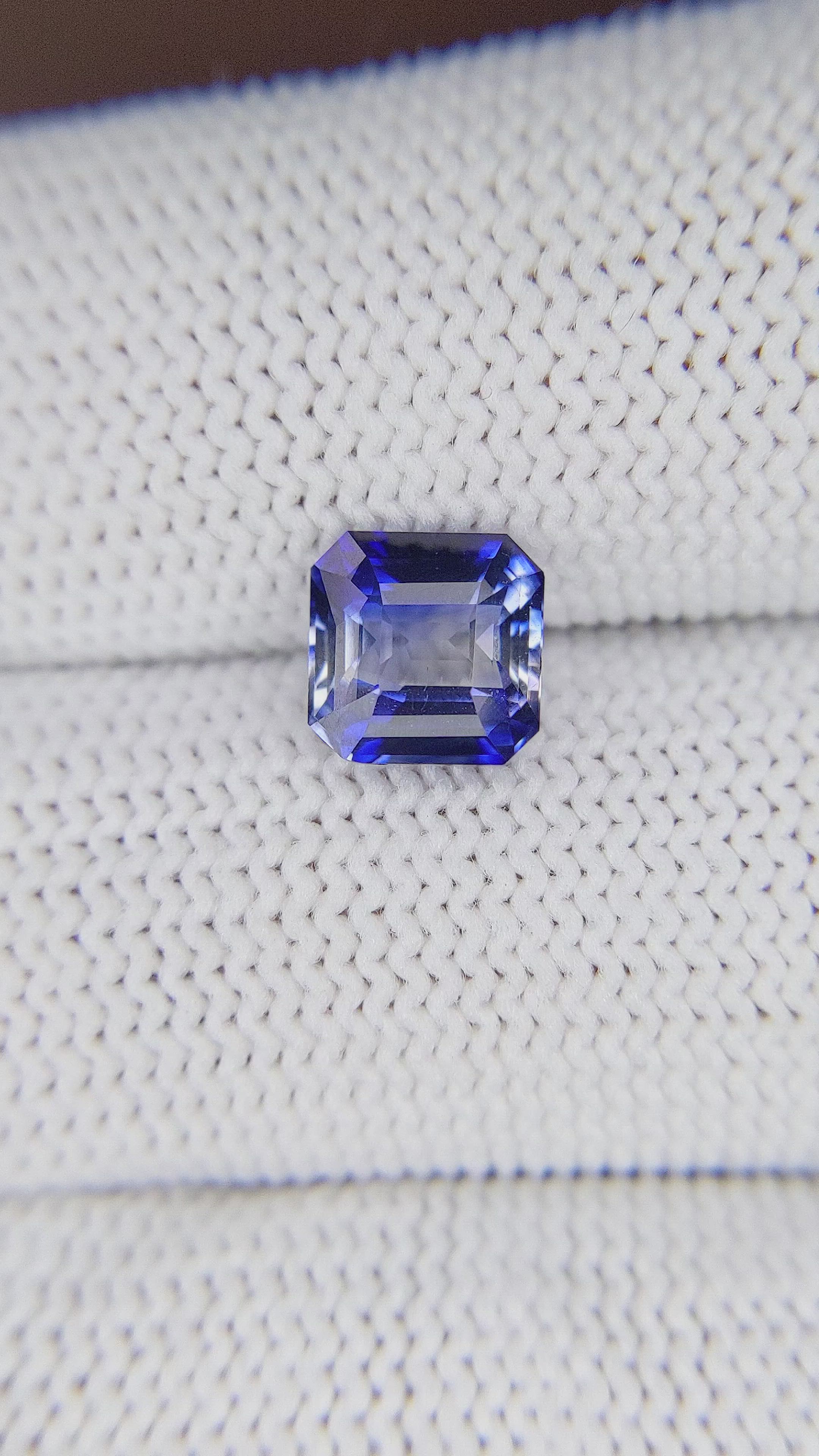 2.05 Ct. Bi Color / Parti Sapphire from Ceylon (Sri Lanka) Size Video