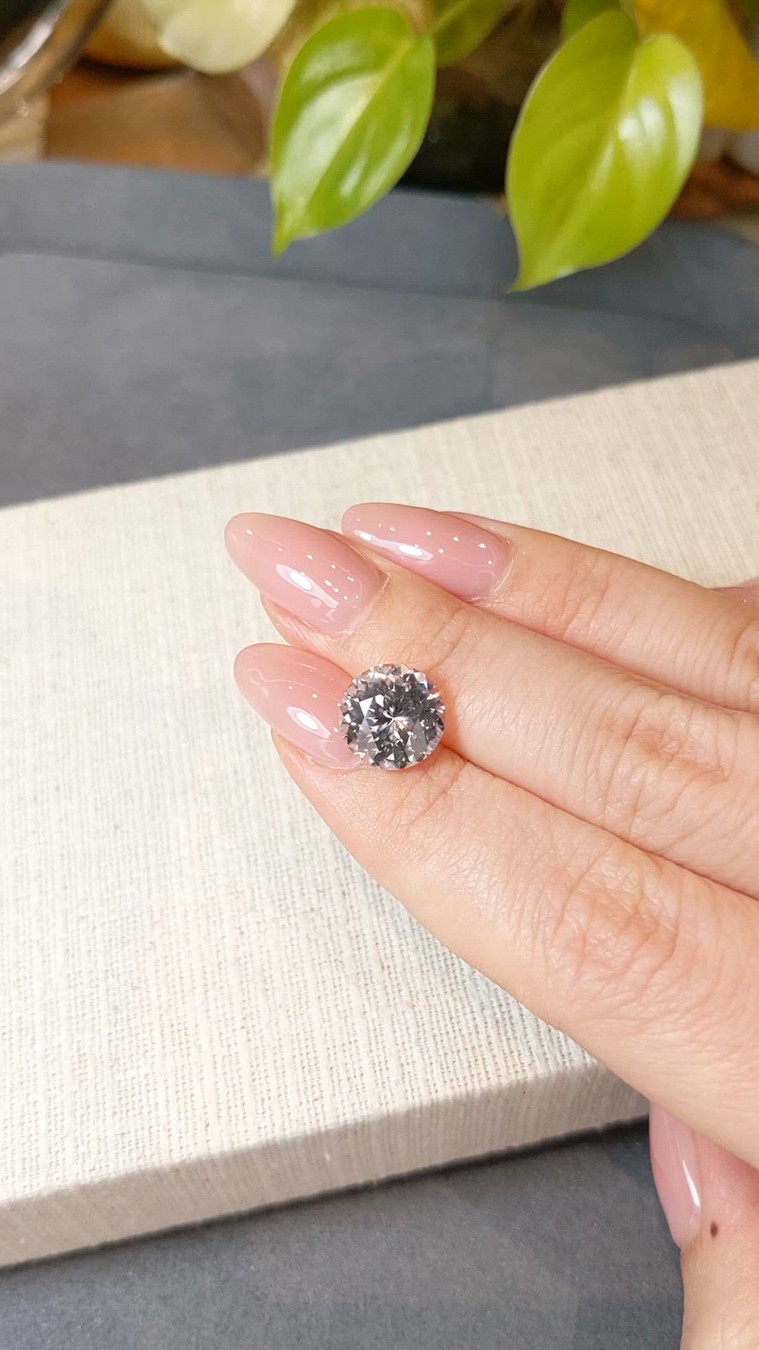5.66 Ct. White Sapphire from Ceylon (Sri Lanka) Size Video