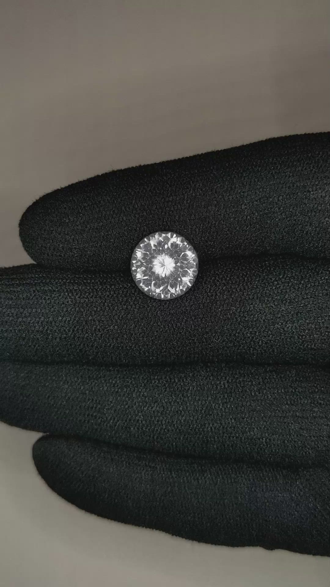 5.66 Ct. White Sapphire from Ceylon (Sri Lanka) Size Video
