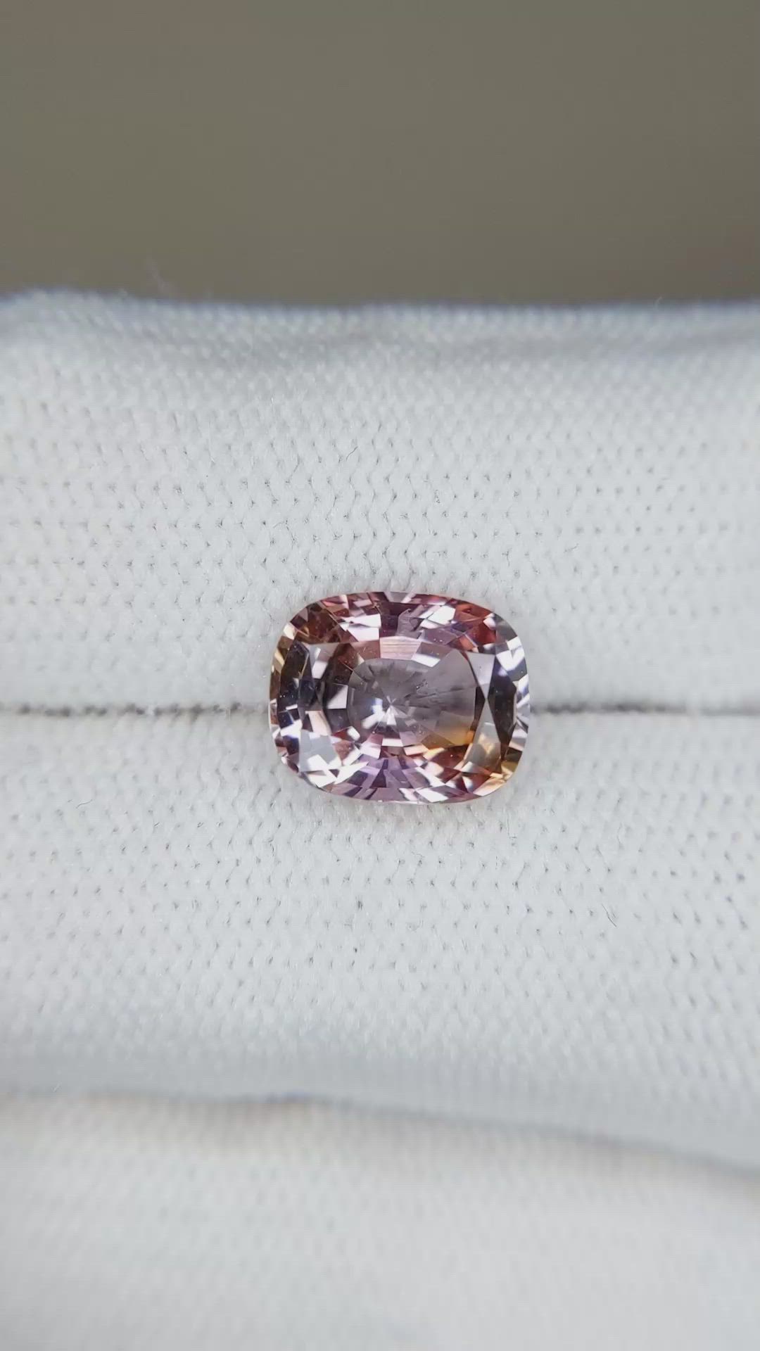 3.69 Ct. Bi Color Sapphire from Ceylon (Sri Lanka) Size Video