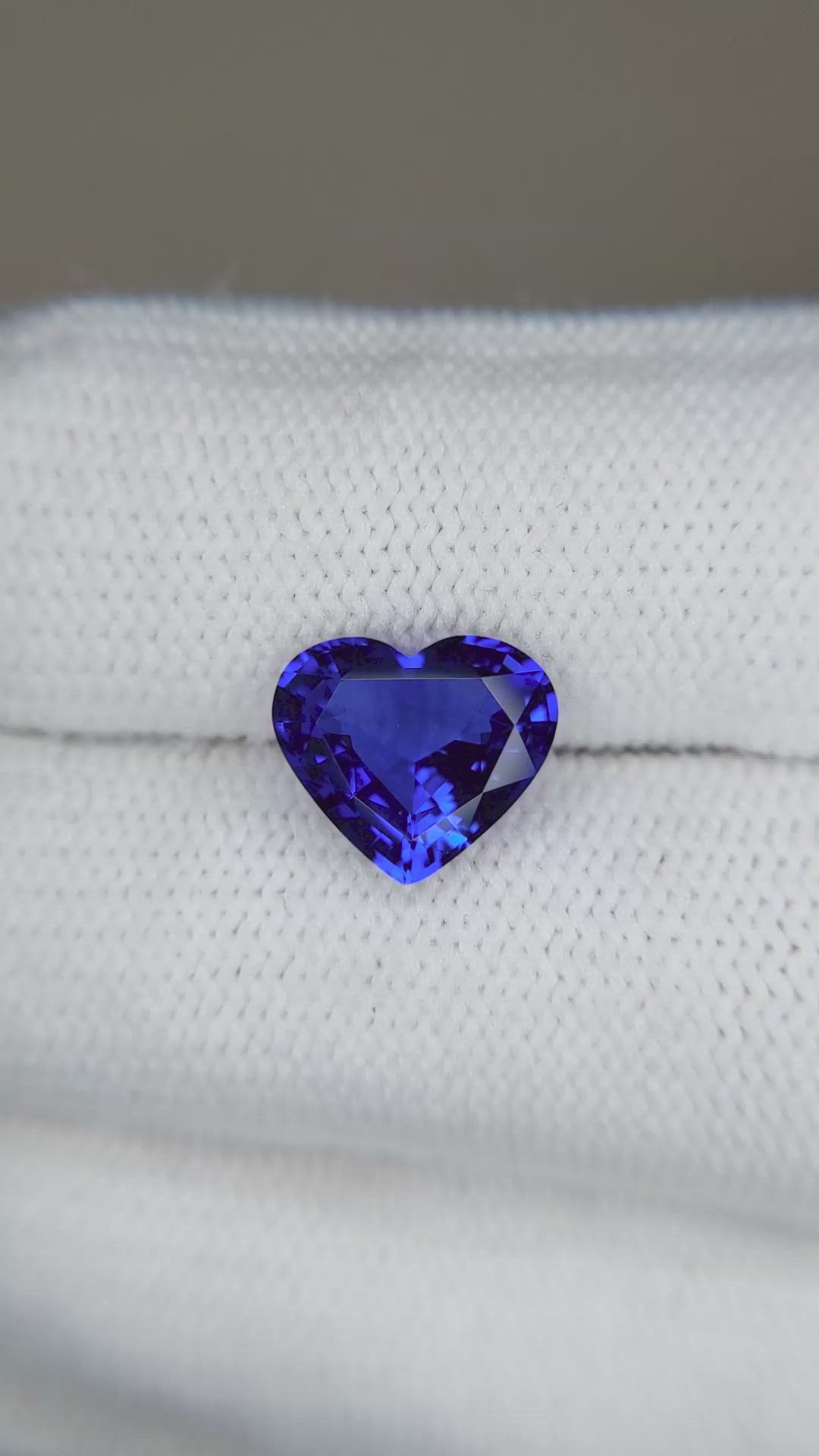 3.03 Ct. Blue Sapphire from Ceylon (Sri Lanka) Size Video