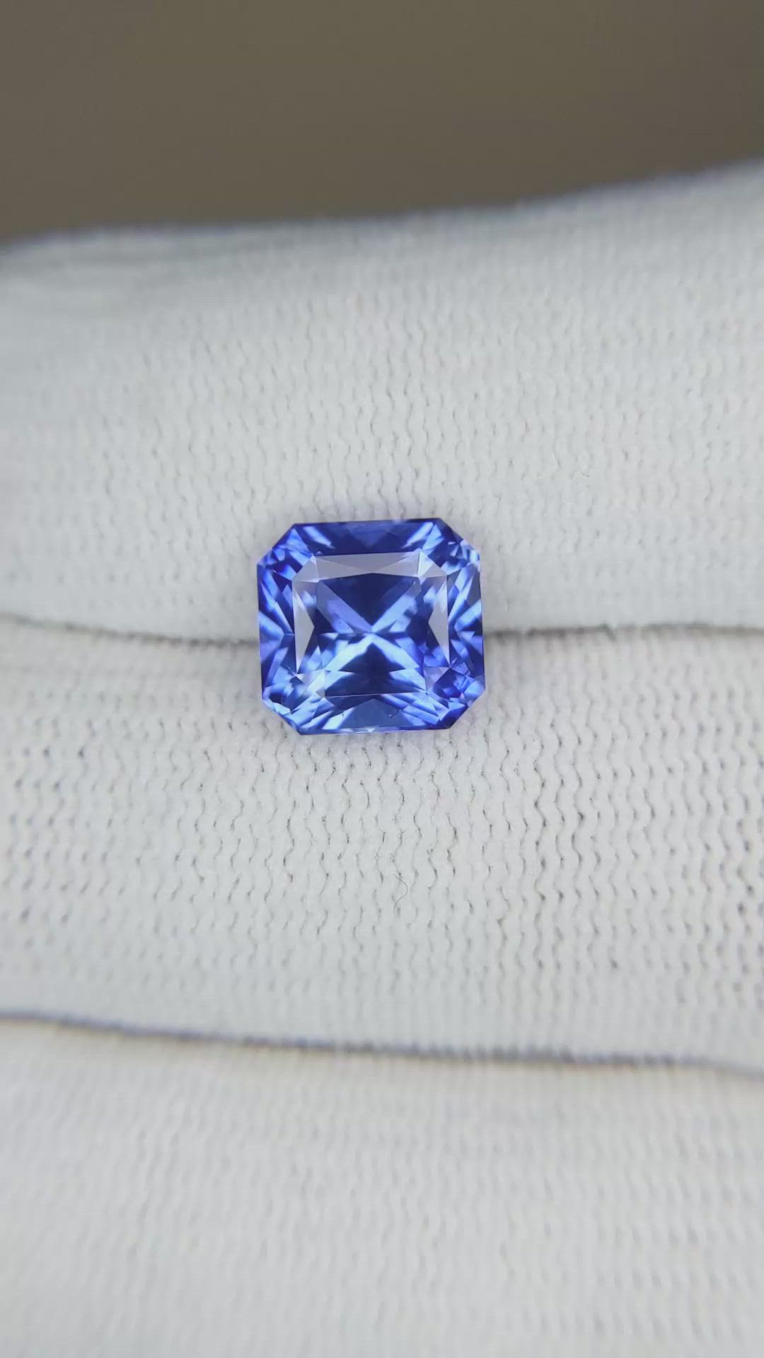 4.06 Ct. Blue Sapphire from Ceylon (Sri Lanka) Size Video