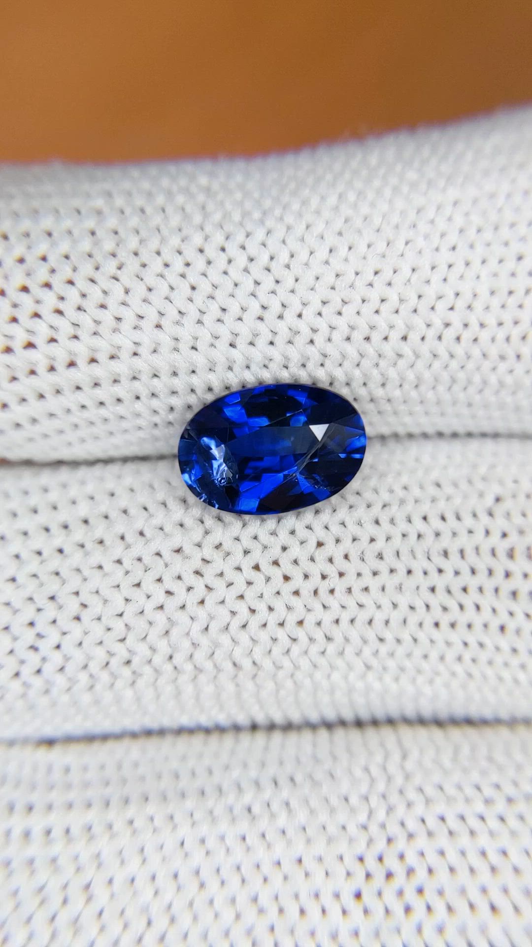 2.54 Ct. Blue Sapphire from Ceylon (Sri Lanka) Size Video