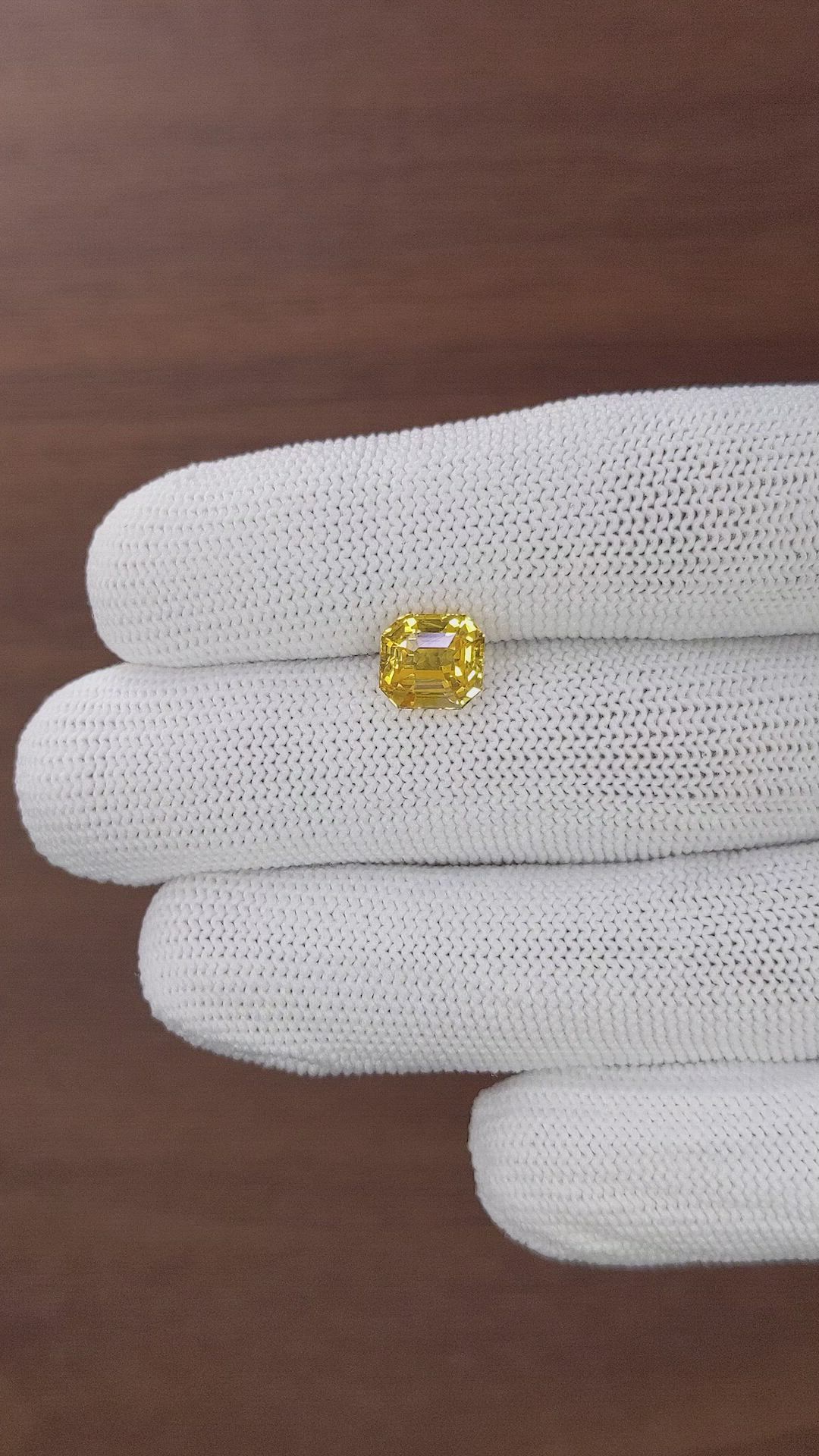 3.10 Ct. Yellow Sapphire from Ceylon (Sri Lanka) Size Video