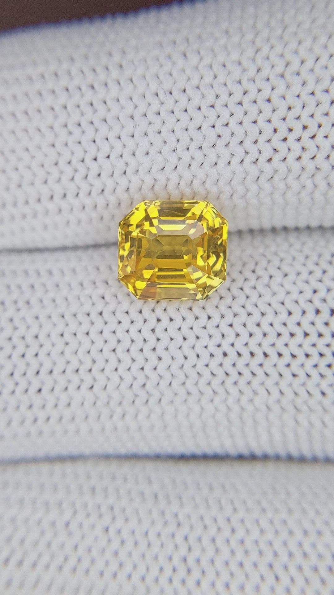 3.10 Ct. Yellow Sapphire from Ceylon (Sri Lanka) Size Video
