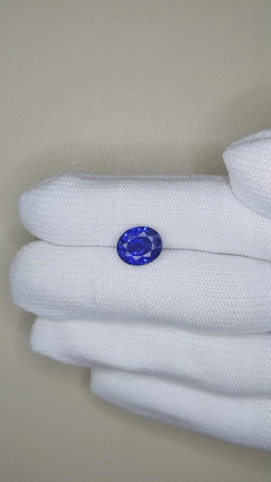 3.70 Ct. Blue Sapphire from Ceylon (Sri Lanka) Size Video