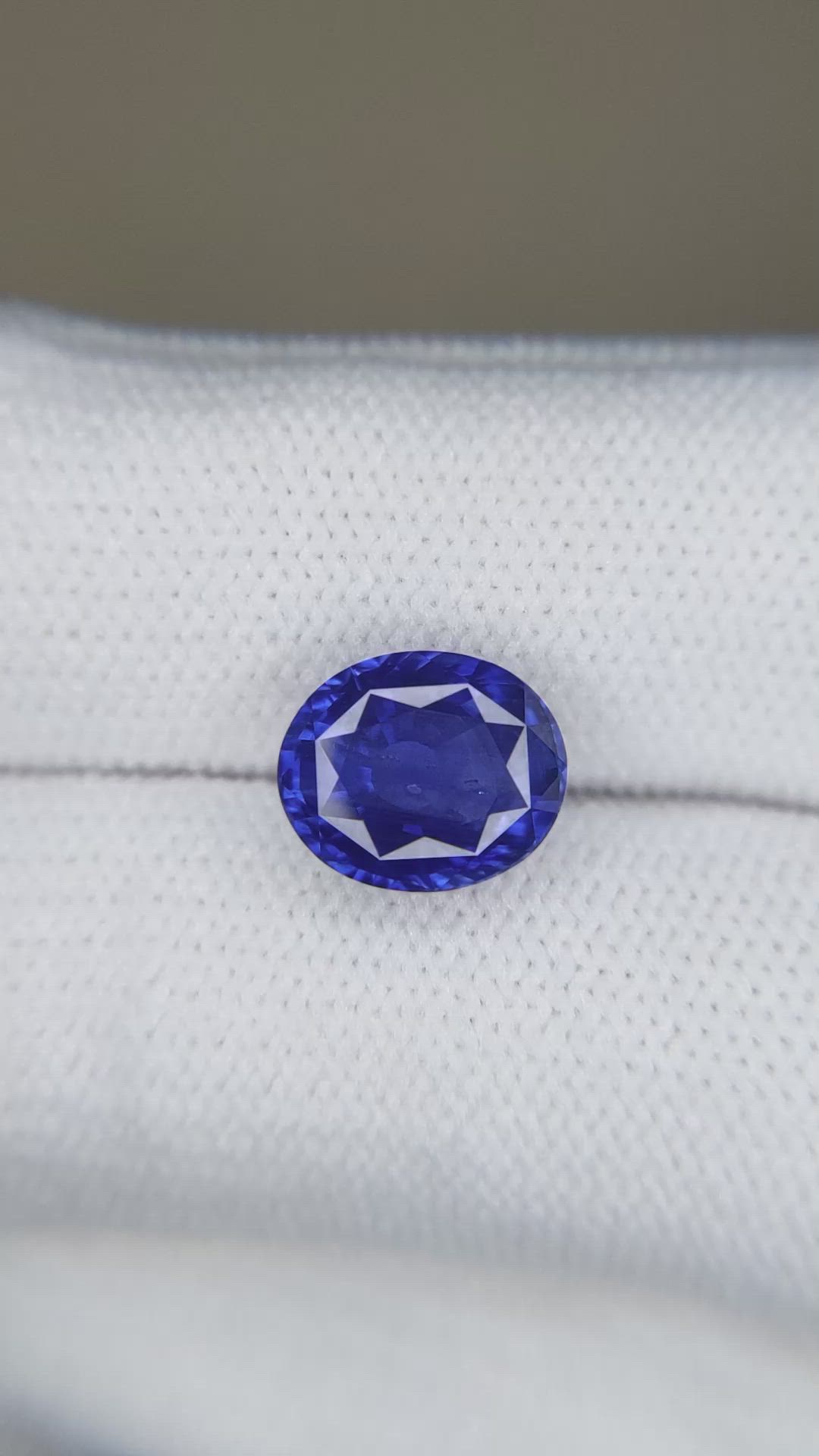 3.70 Ct. Blue Sapphire from Ceylon (Sri Lanka) Size Video