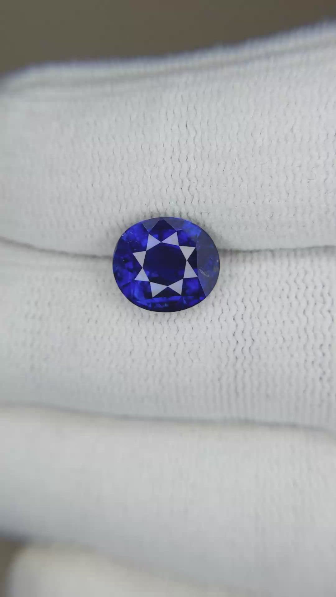 4.18 Ct. Blue Sapphire from Ceylon (Sri Lanka) Size Video