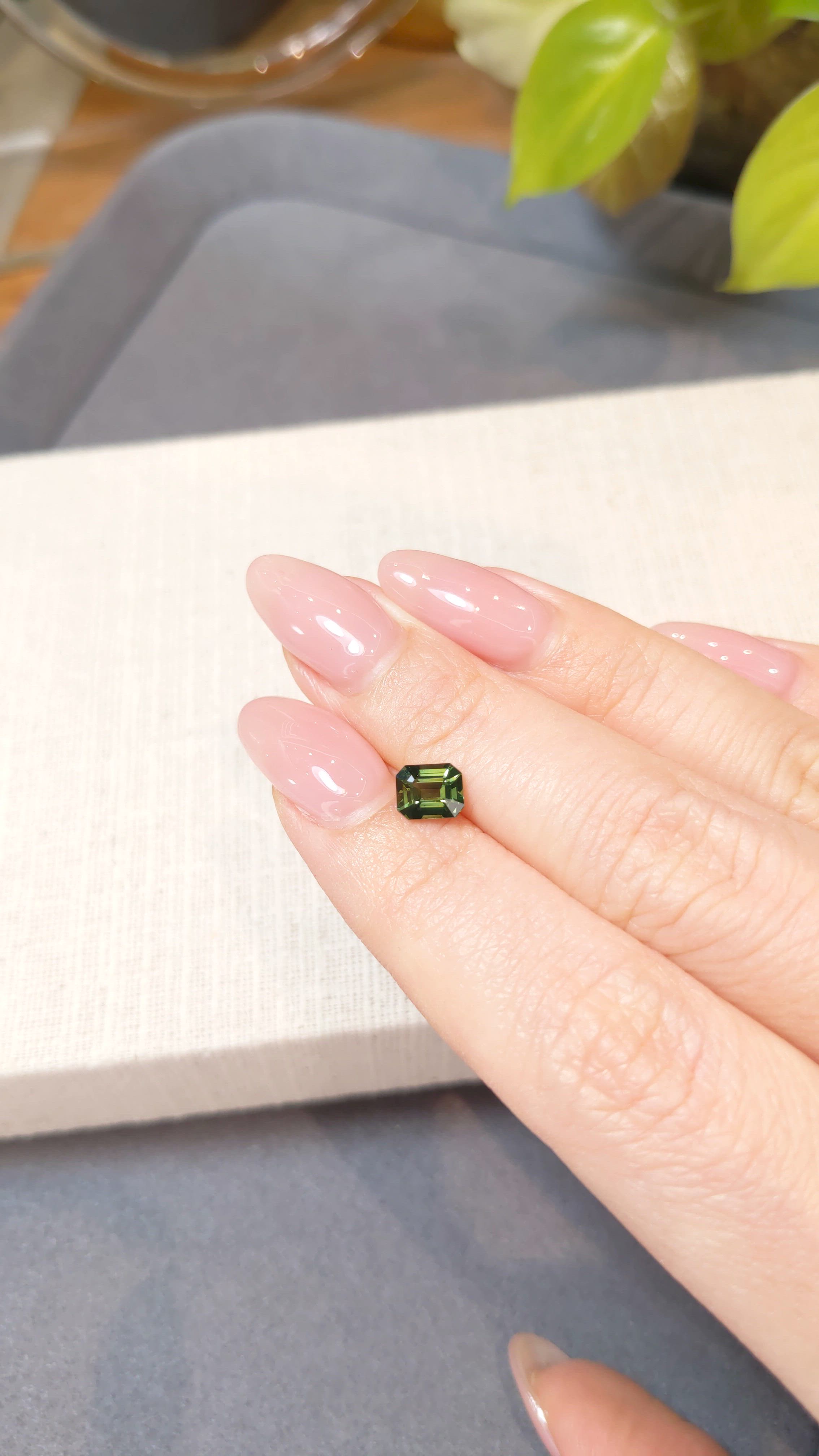 1.05 Ct. Green Sapphire from Ceylon (Sri Lanka) Size Video