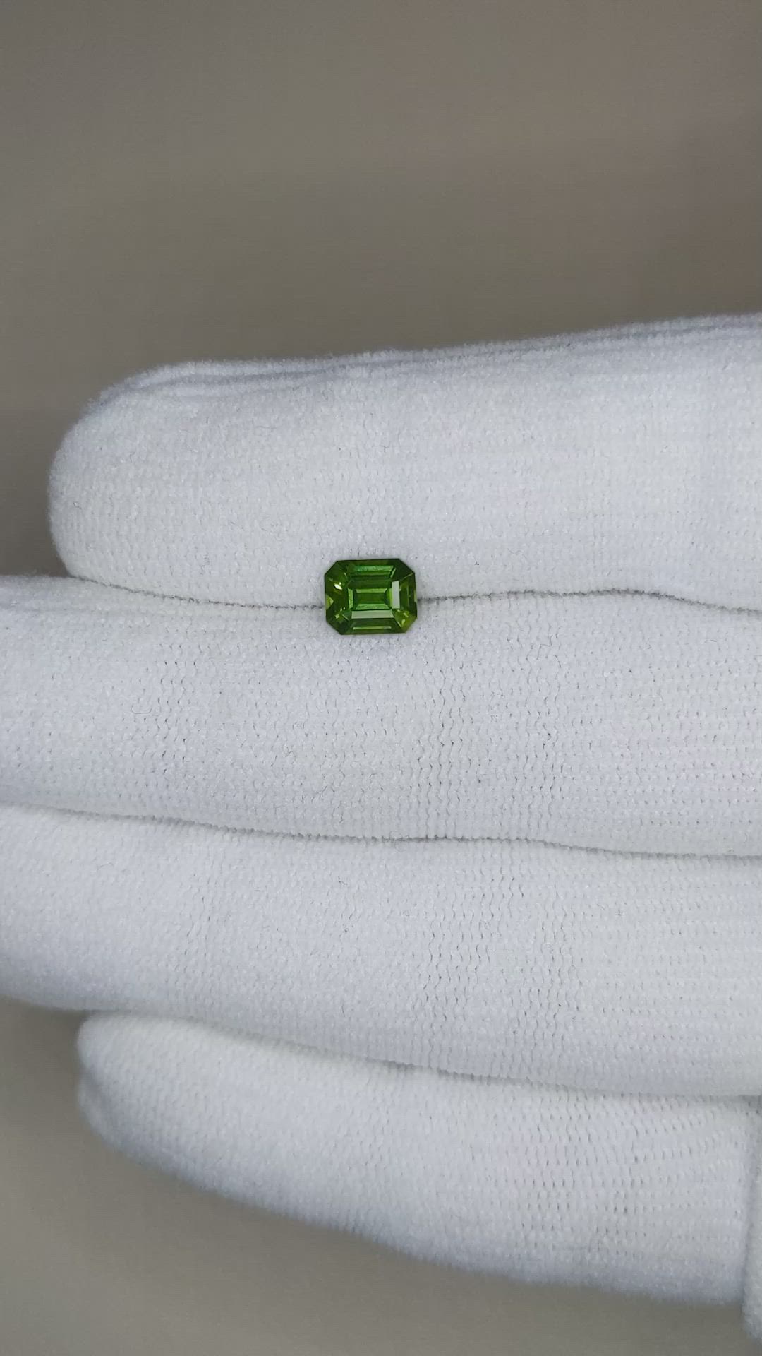 1.05 Ct. Green Sapphire from Ceylon (Sri Lanka) Size Video