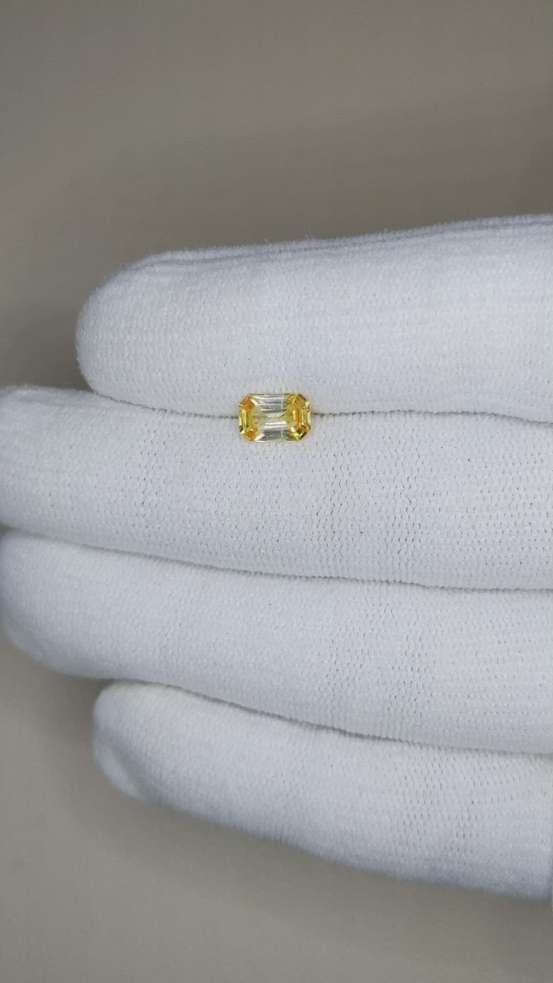 1.05 Ct. Bi Color / Parti Sapphire from Ceylon (Sri Lanka) Size Video