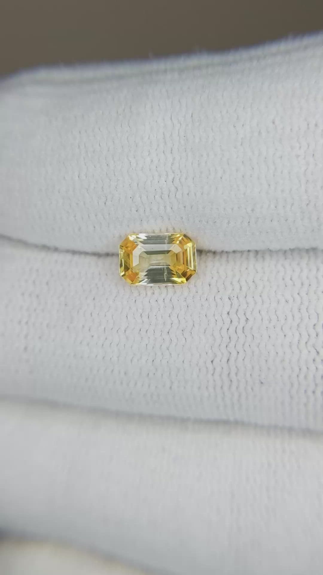 1.05 Ct. Bi Color / Parti Sapphire from Ceylon (Sri Lanka) Size Video