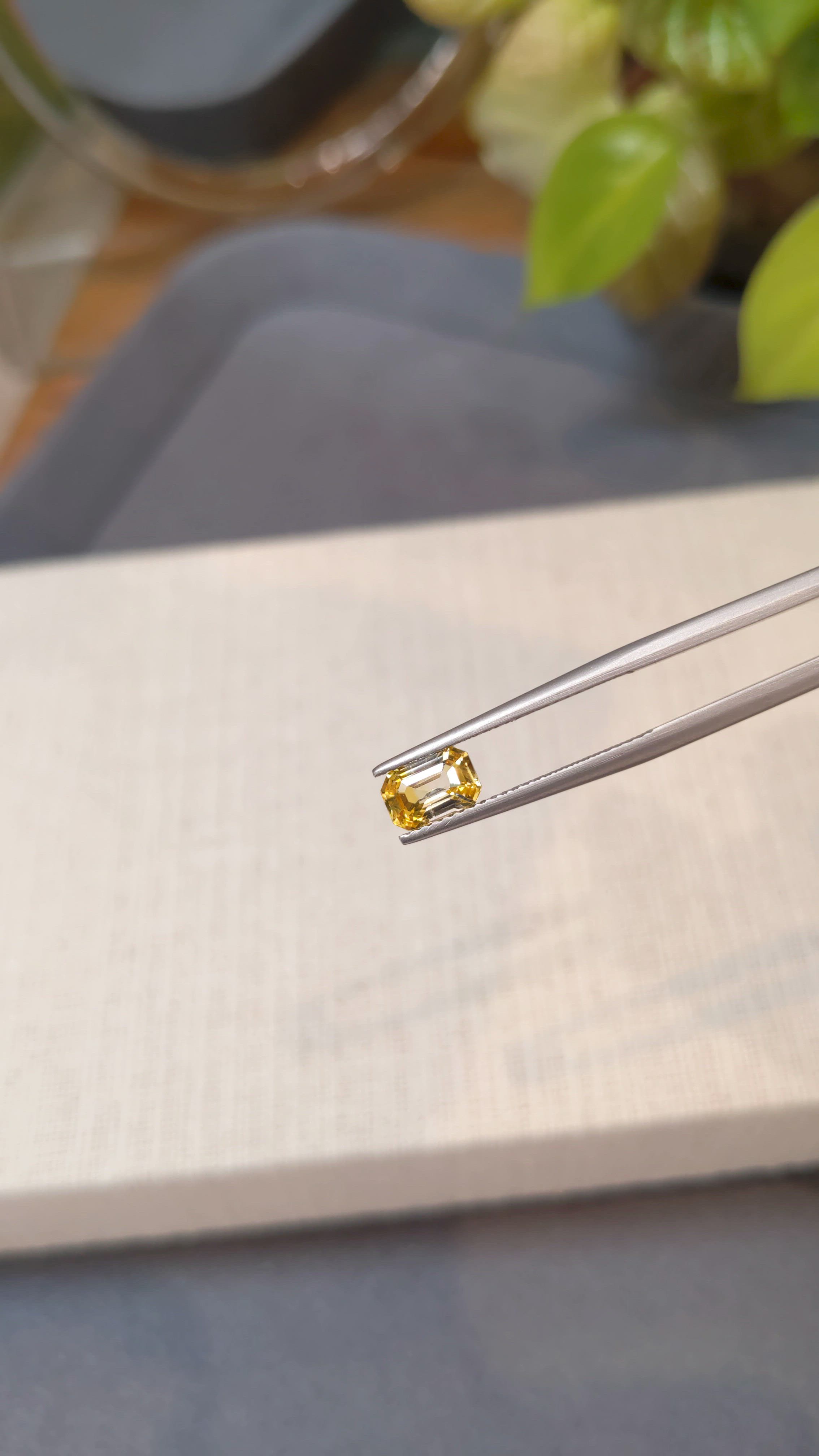 1.05 Ct. Bi Color / Parti Sapphire from Ceylon (Sri Lanka) Size Video