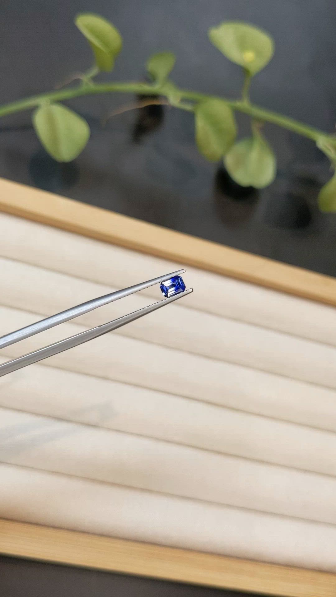 0.45 Ct. Bi Color / Parti Sapphire from Ceylon (Sri Lanka) Size Video