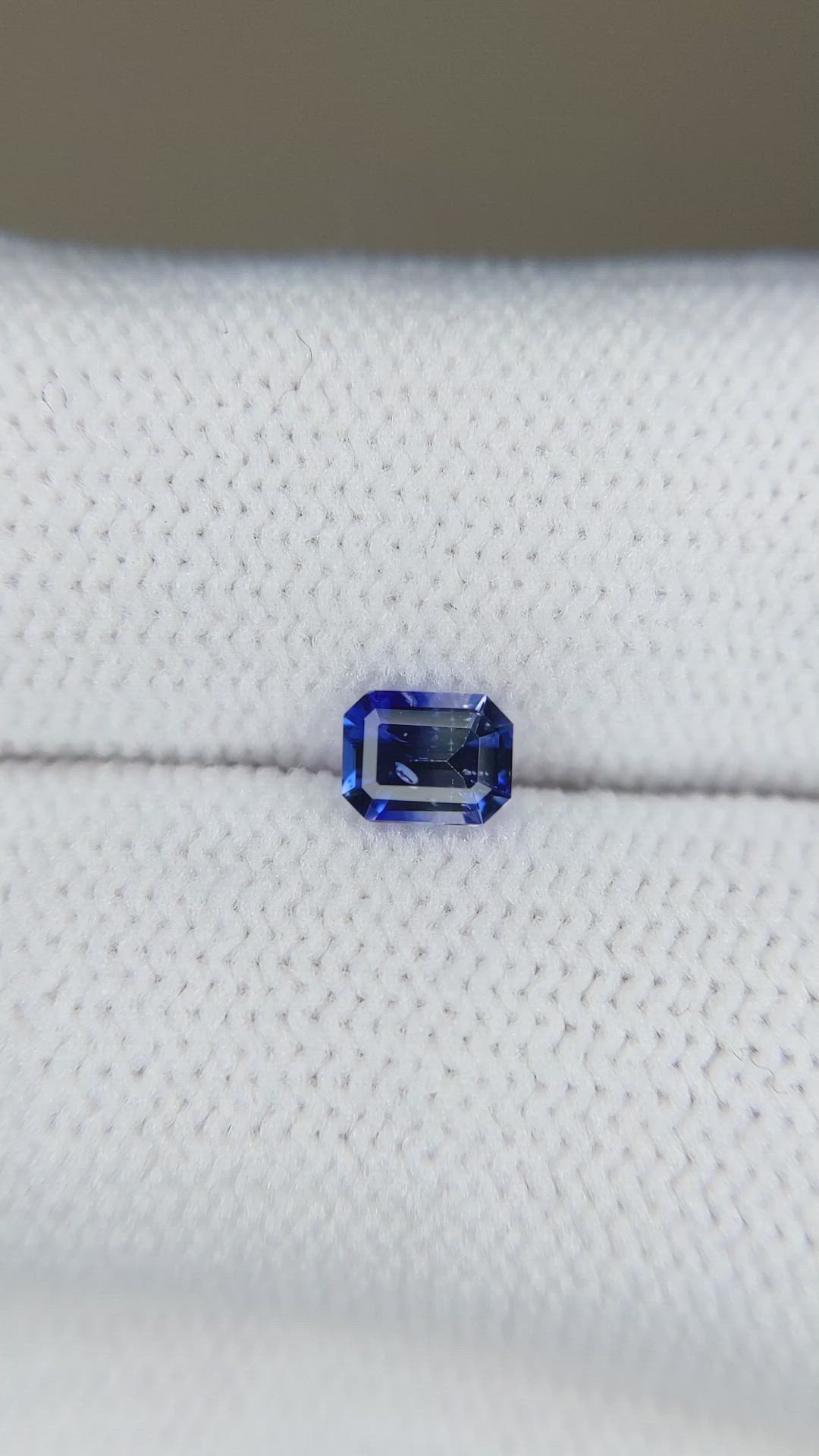 0.45 Ct. Bi Color / Parti Sapphire from Ceylon (Sri Lanka) Size Video