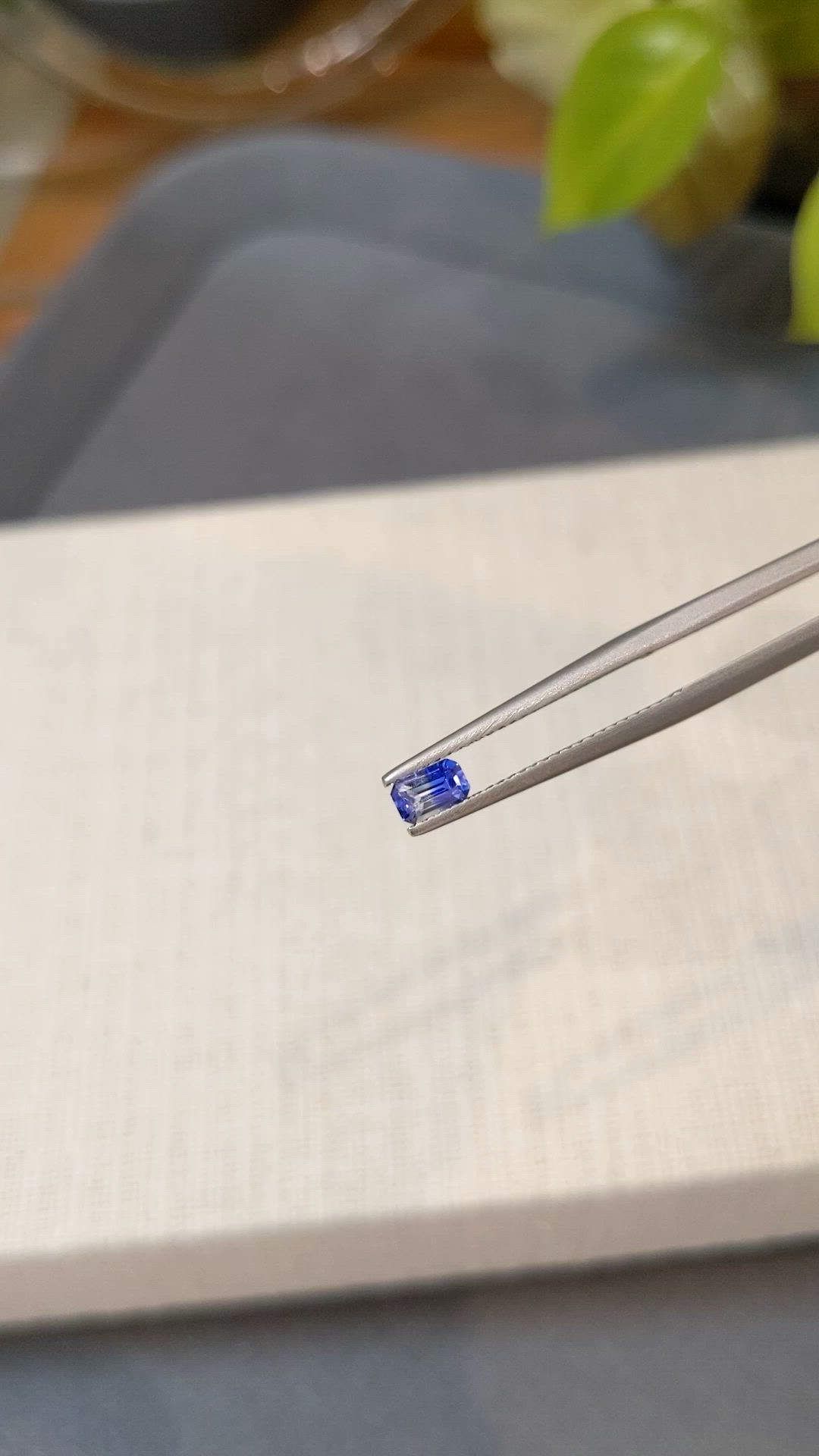 0.30 Ct. Bi Color / Parti Sapphire from Ceylon (Sri Lanka) Size Video
