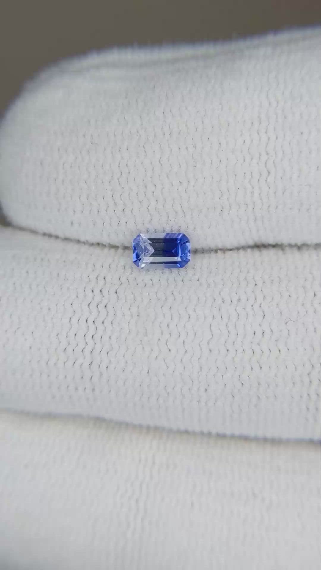 0.30 Ct. Bi Color / Parti Sapphire from Ceylon (Sri Lanka) Size Video