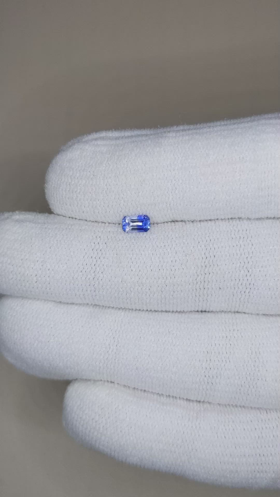 0.30 Ct. Bi Color / Parti Sapphire from Ceylon (Sri Lanka) Size Video