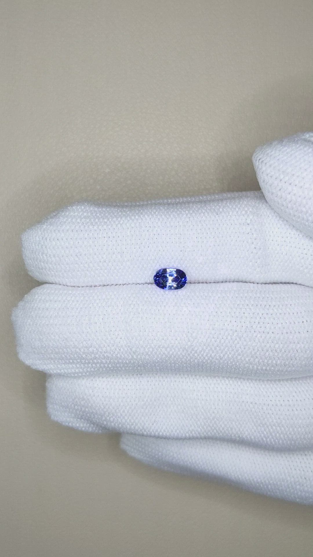 0.65 Ct. Bi Color / Parti Sapphire from Ceylon (Sri Lanka) Size Video