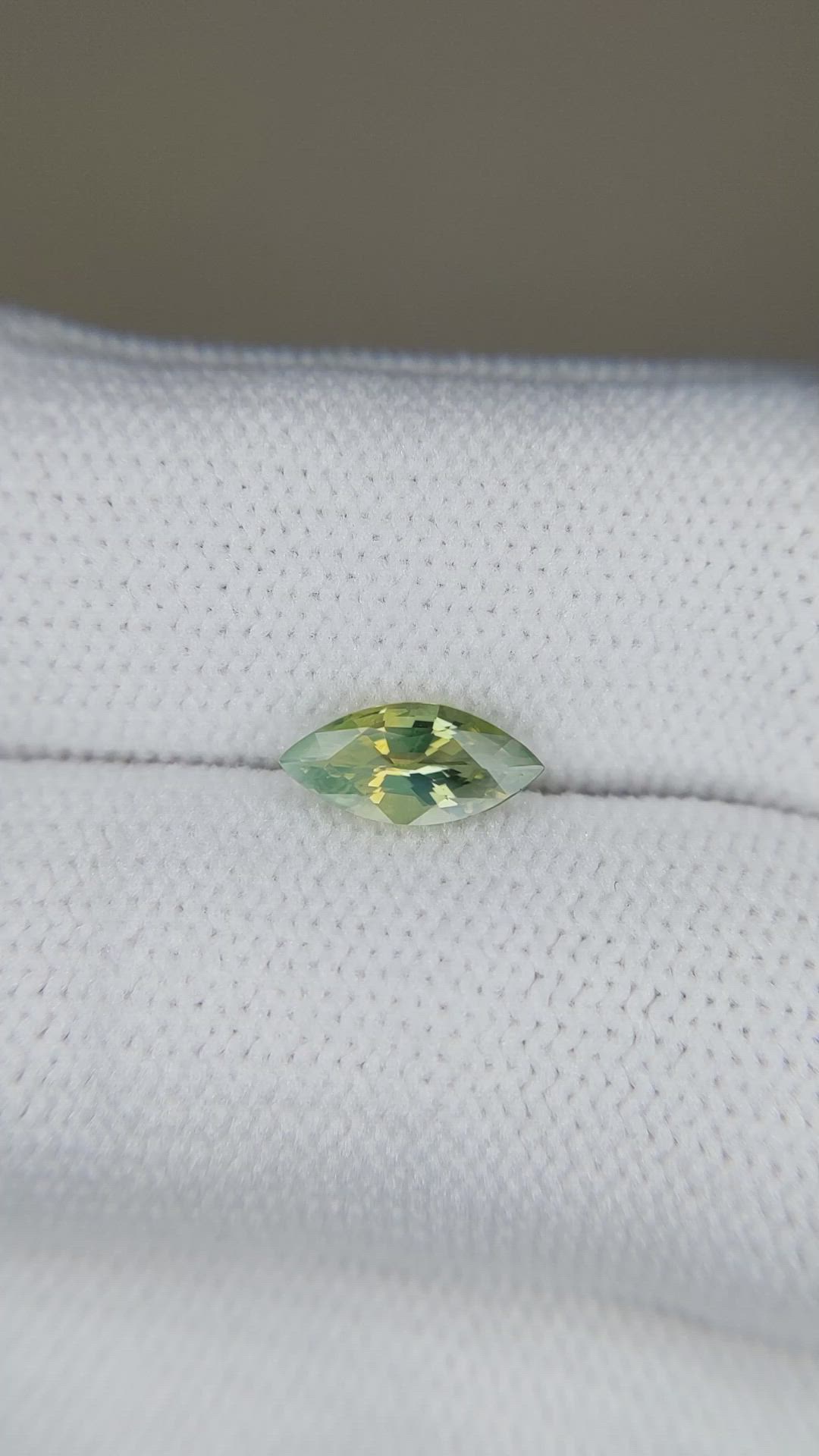 0.90 Ct. Yellowish Green Sapphire from Ceylon (Sri Lanka) Size Video