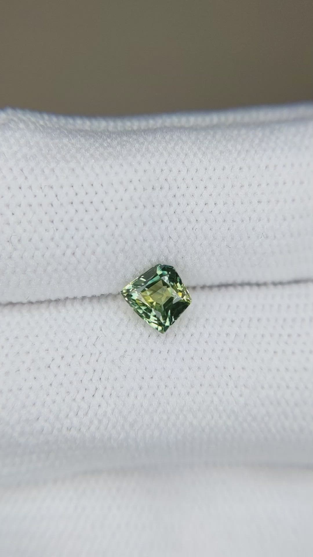0.83 Ct. Bi Color Sapphire from Ceylon (Sri Lanka) Size Video