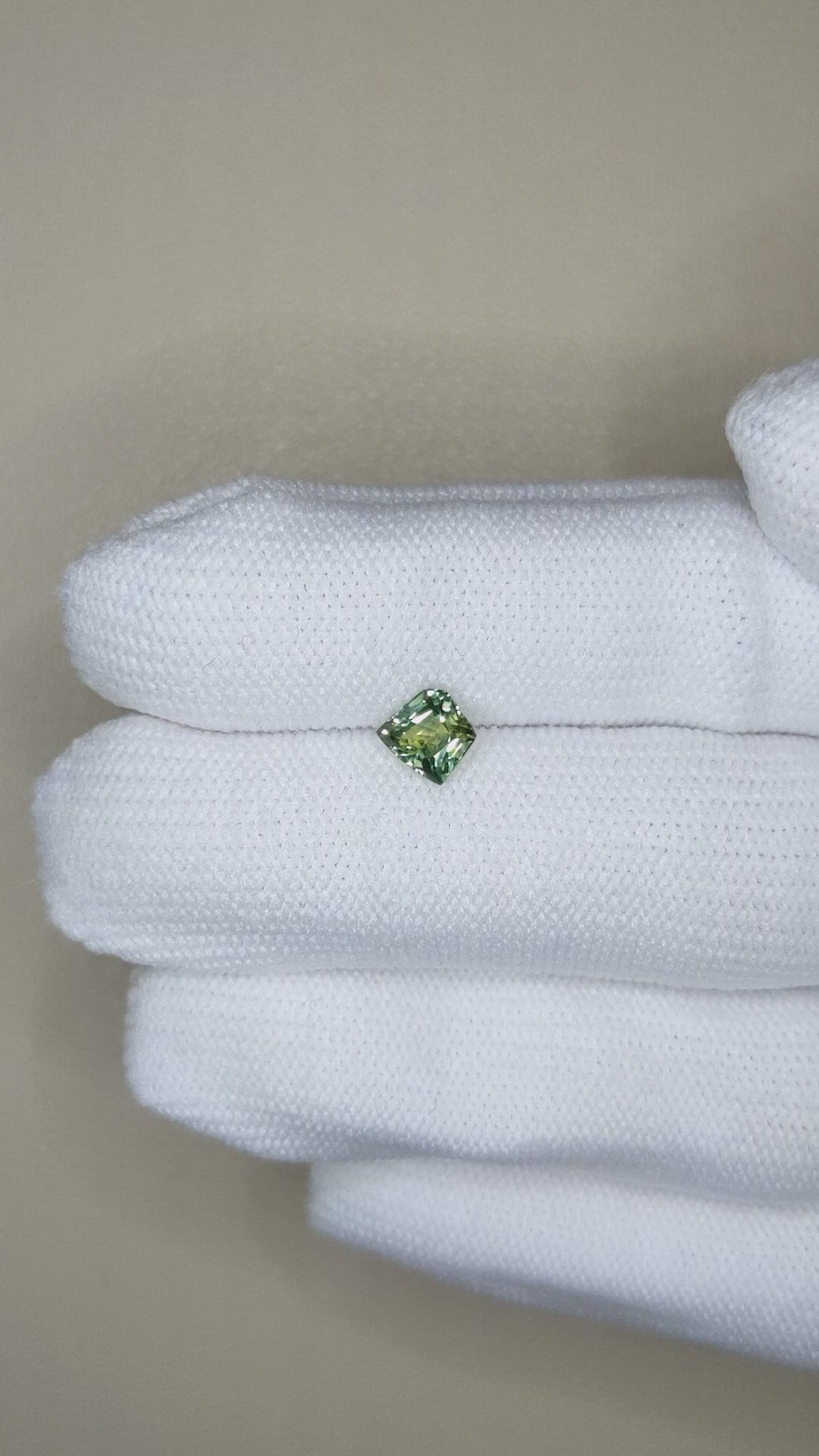0.83 Ct. Bi Color Sapphire from Ceylon (Sri Lanka) Size Video