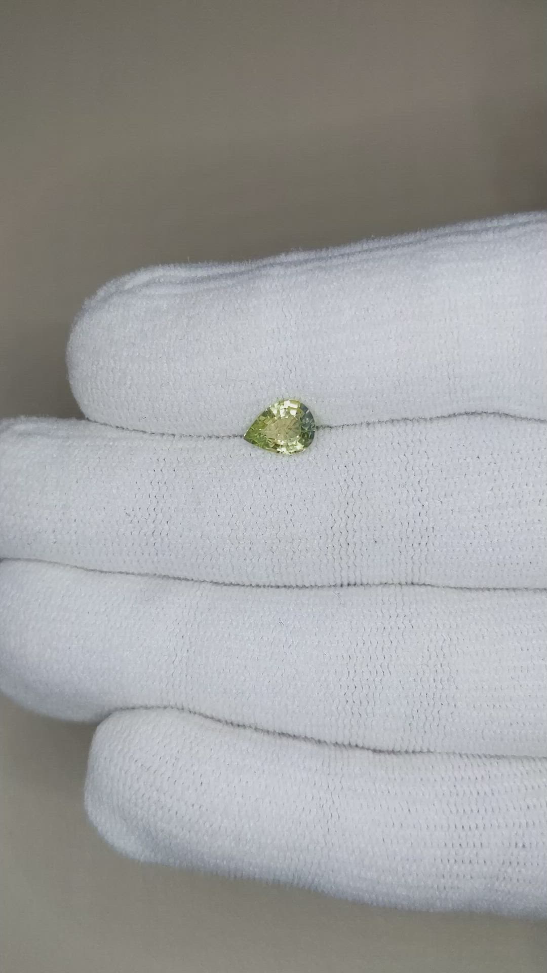 0.88 Ct. Yellowish Green Sapphire from Ceylon (Sri Lanka) Size Video