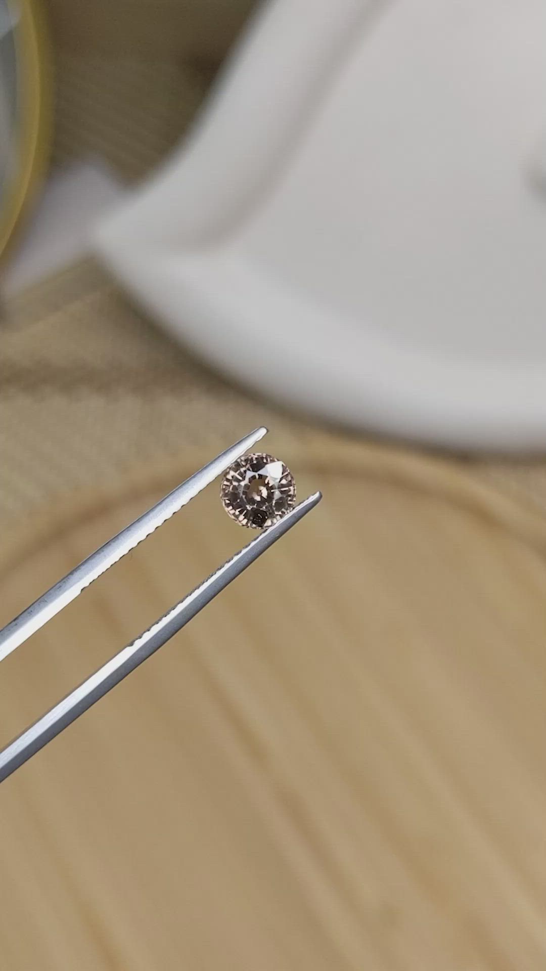 1.03 Ct. Brown Sapphire from Ceylon (Sri Lanka) Size Video