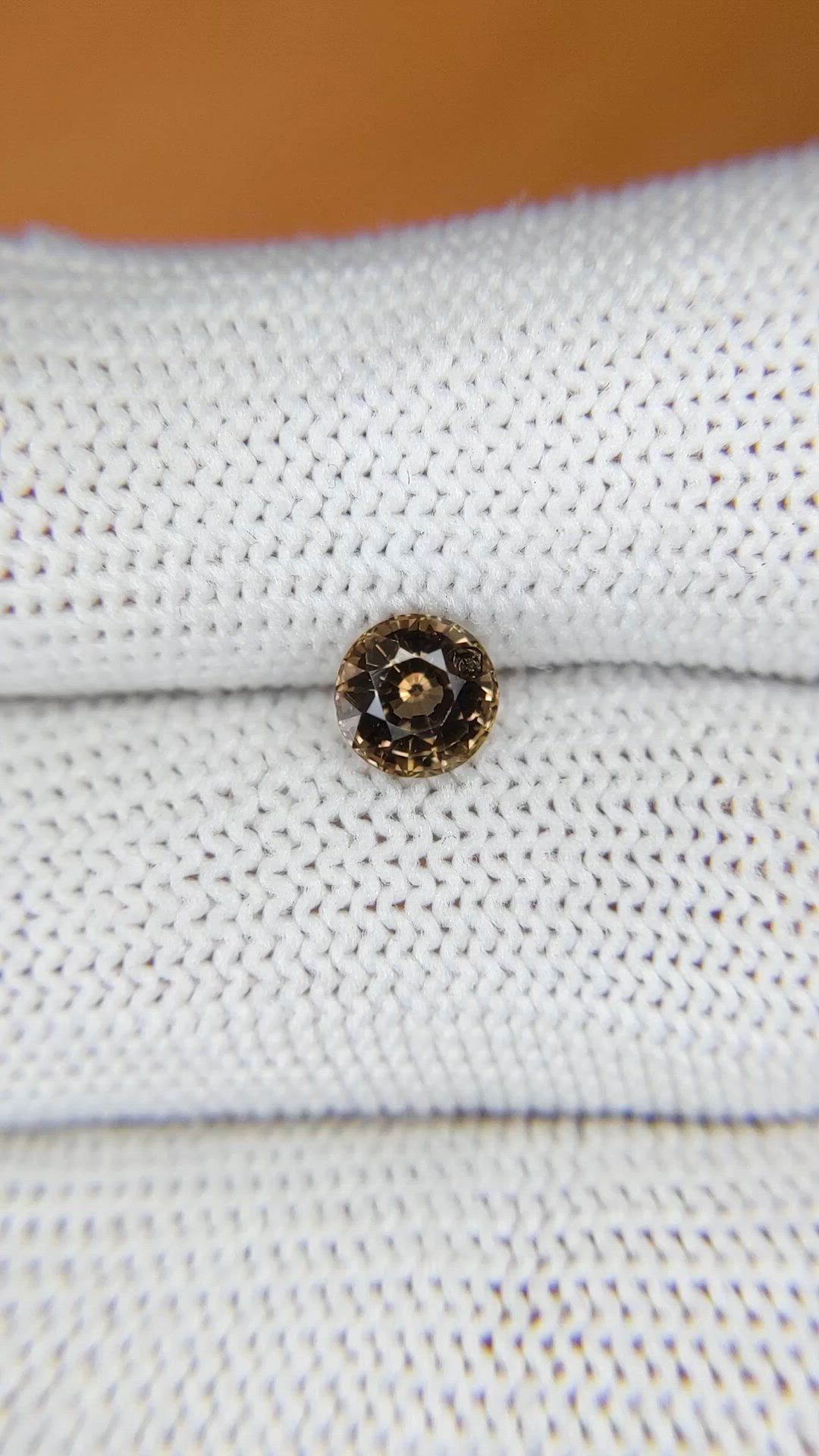 1.03 Ct. Brown Sapphire from Ceylon (Sri Lanka) Size Video