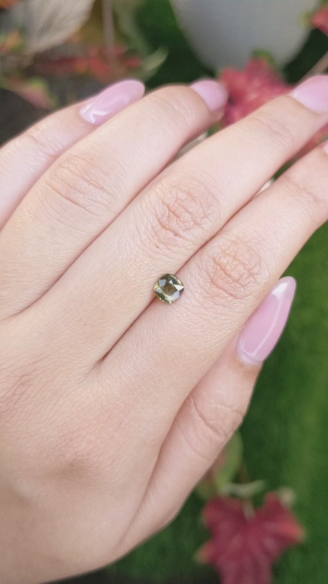 0.86 Ct. Yellowish Green Sapphire from Ceylon (Sri Lanka) Size Video