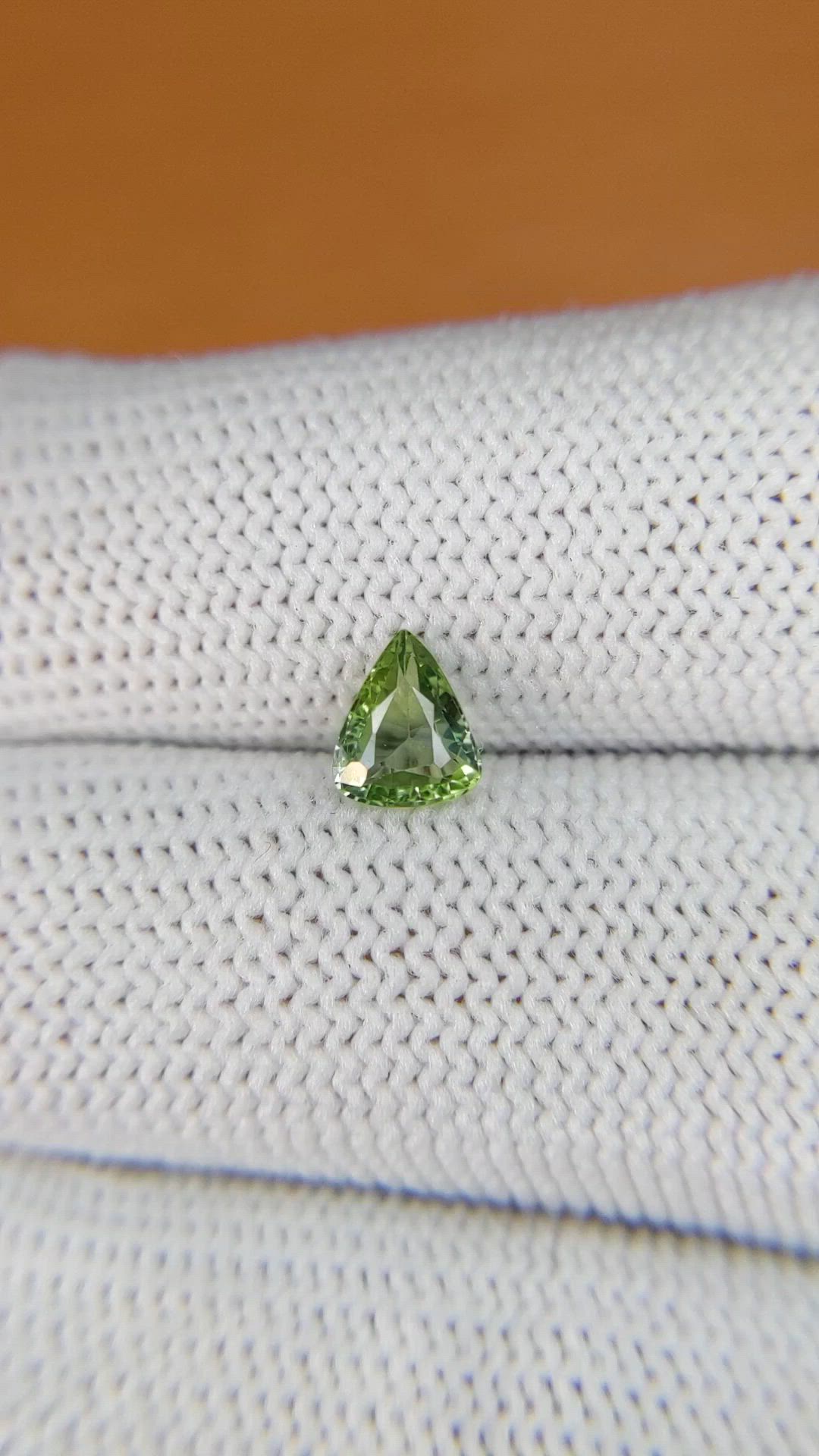 0.74 Ct. Yellowish Green Sapphire from Ceylon (Sri Lanka) Size Video