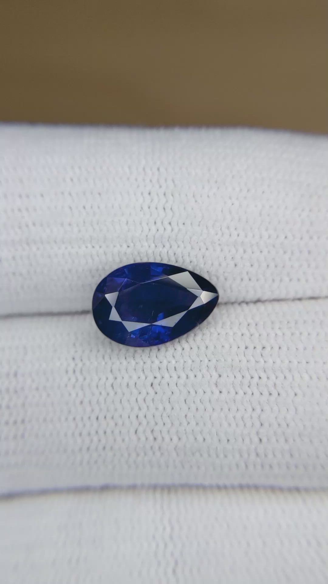 3.71 Ct. Blue Sapphire from Ceylon (Sri Lanka) Size Video