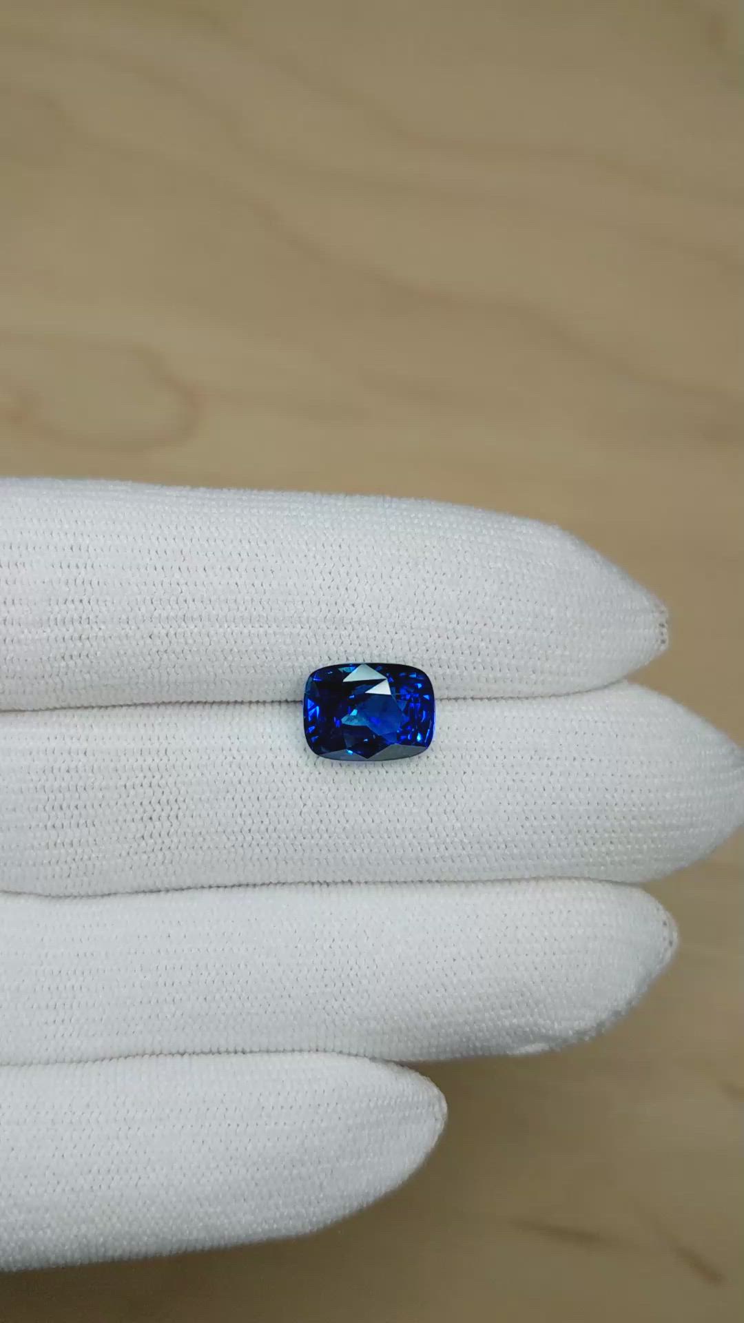 5.32 Ct. Blue Sapphire from Ceylon (Sri Lanka) Size Video